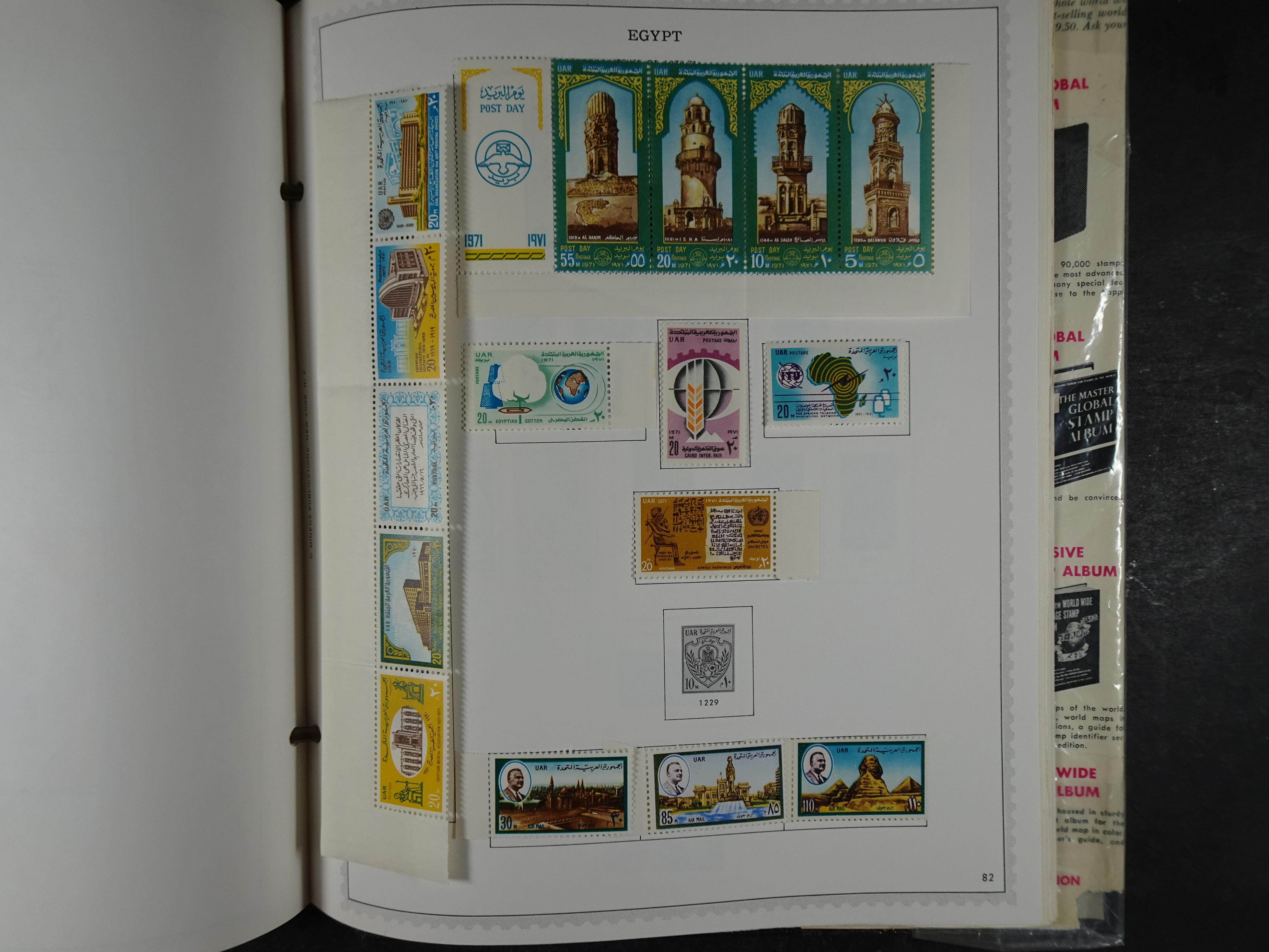 Redelijk compleet verzameling  zonder veel bijzonderdelen.
Veel 1e plakker. 79