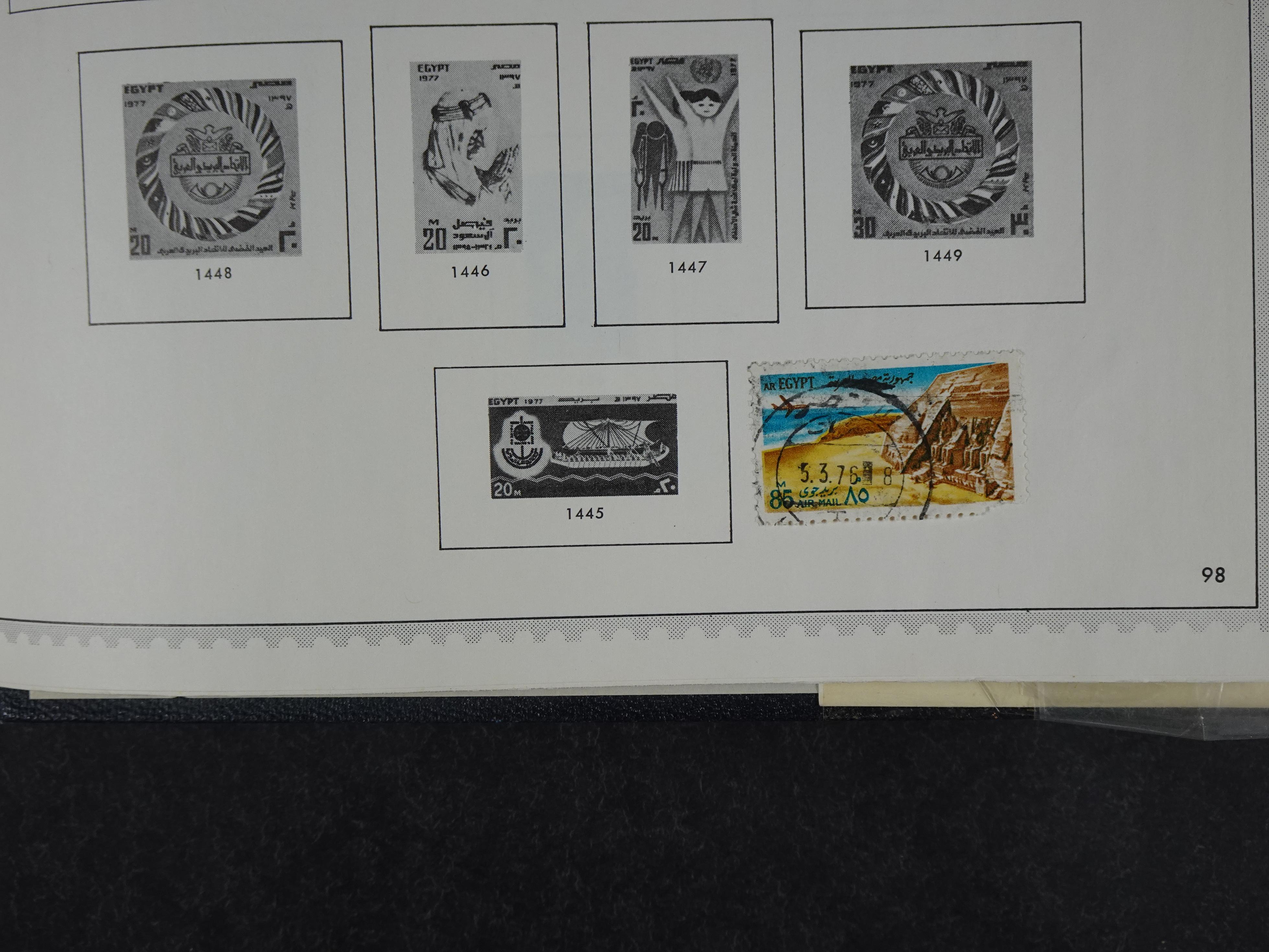 Redelijk compleet verzameling  zonder veel bijzonderdelen.
Veel 1e plakker. 86