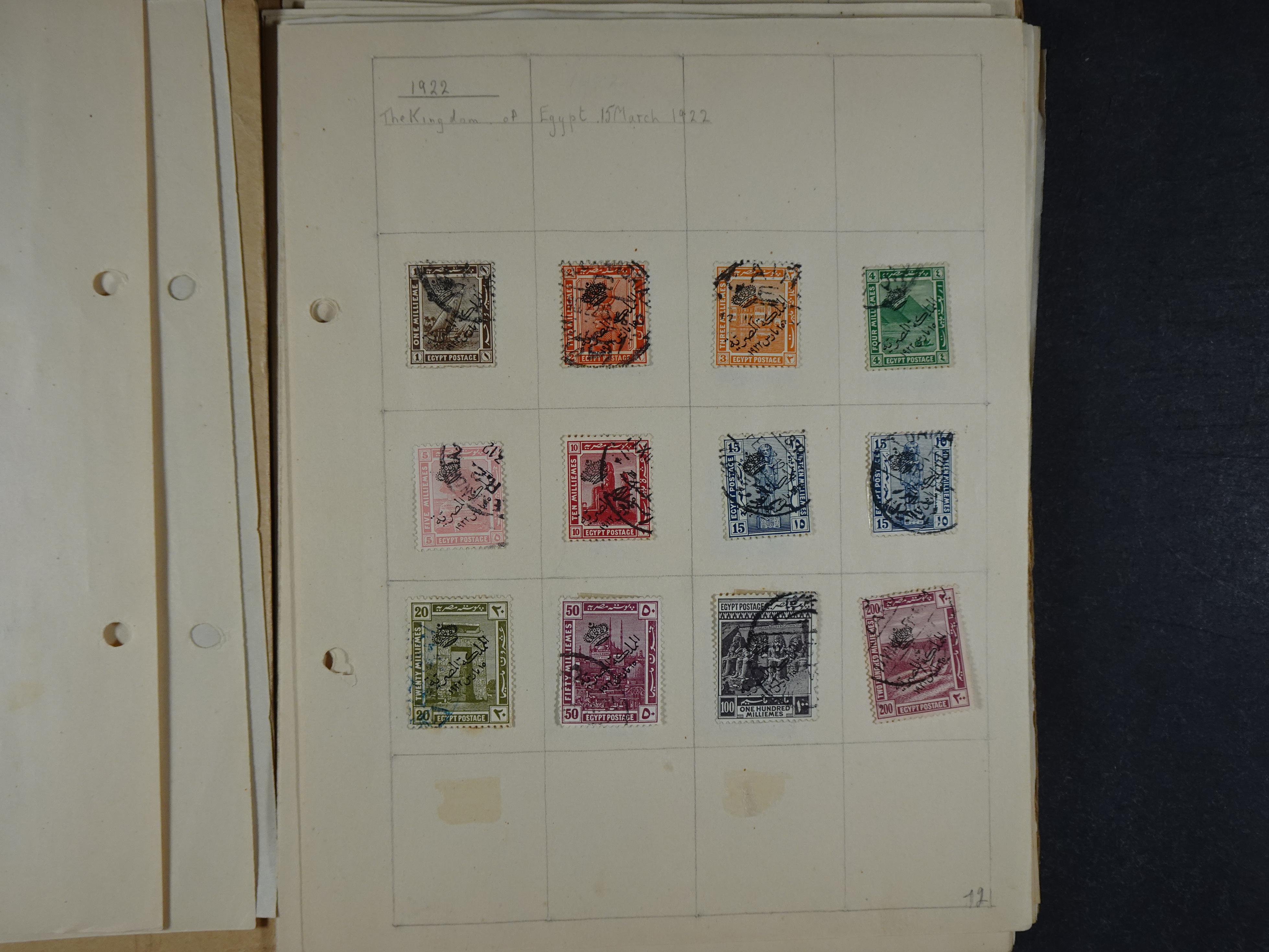 Redelijk compleet verzameling  zonder veel bijzonderdelen.
Veel 1e plakker. 97