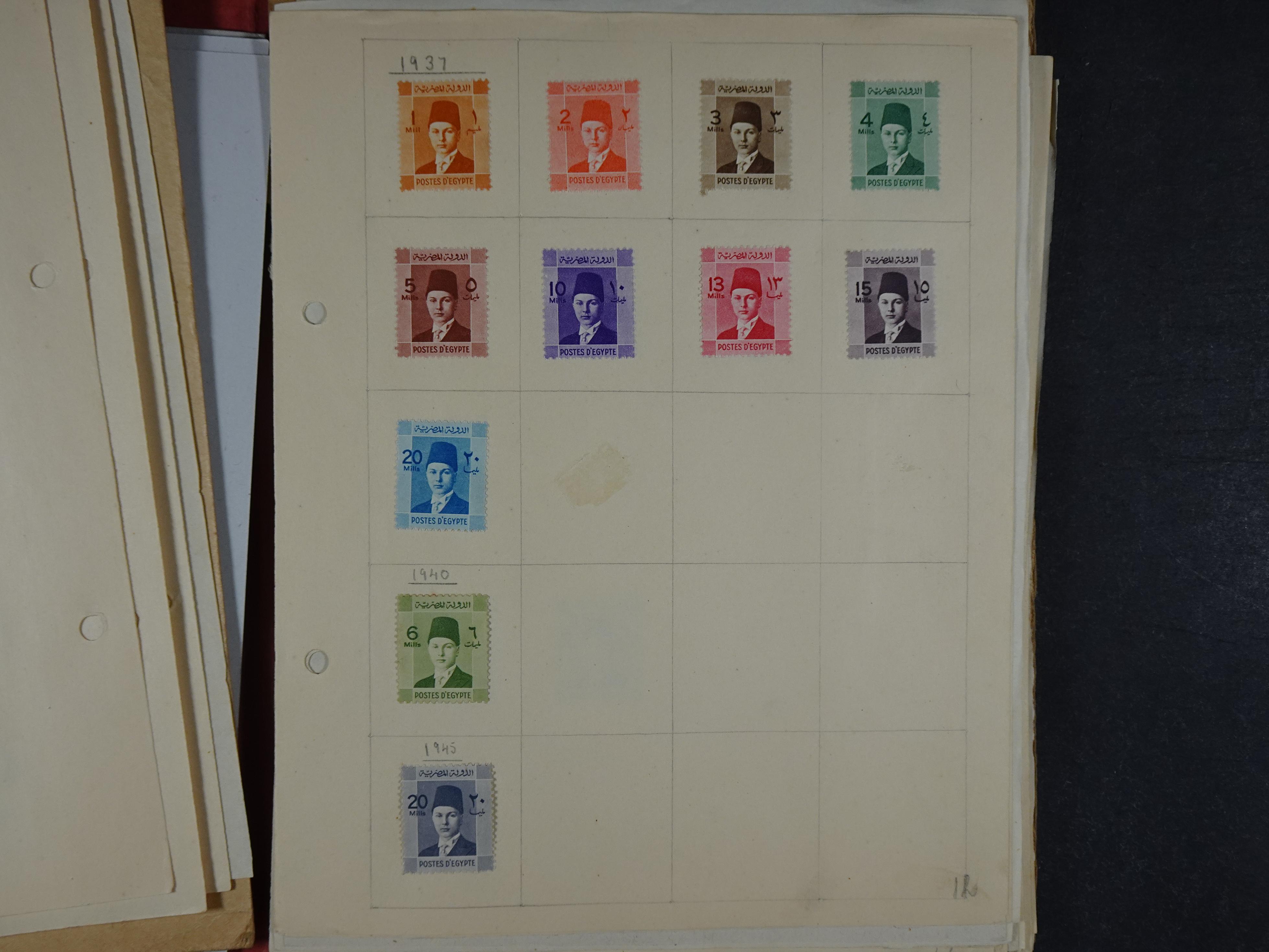 Redelijk compleet verzameling  zonder veel bijzonderdelen.
Veel 1e plakker. 102