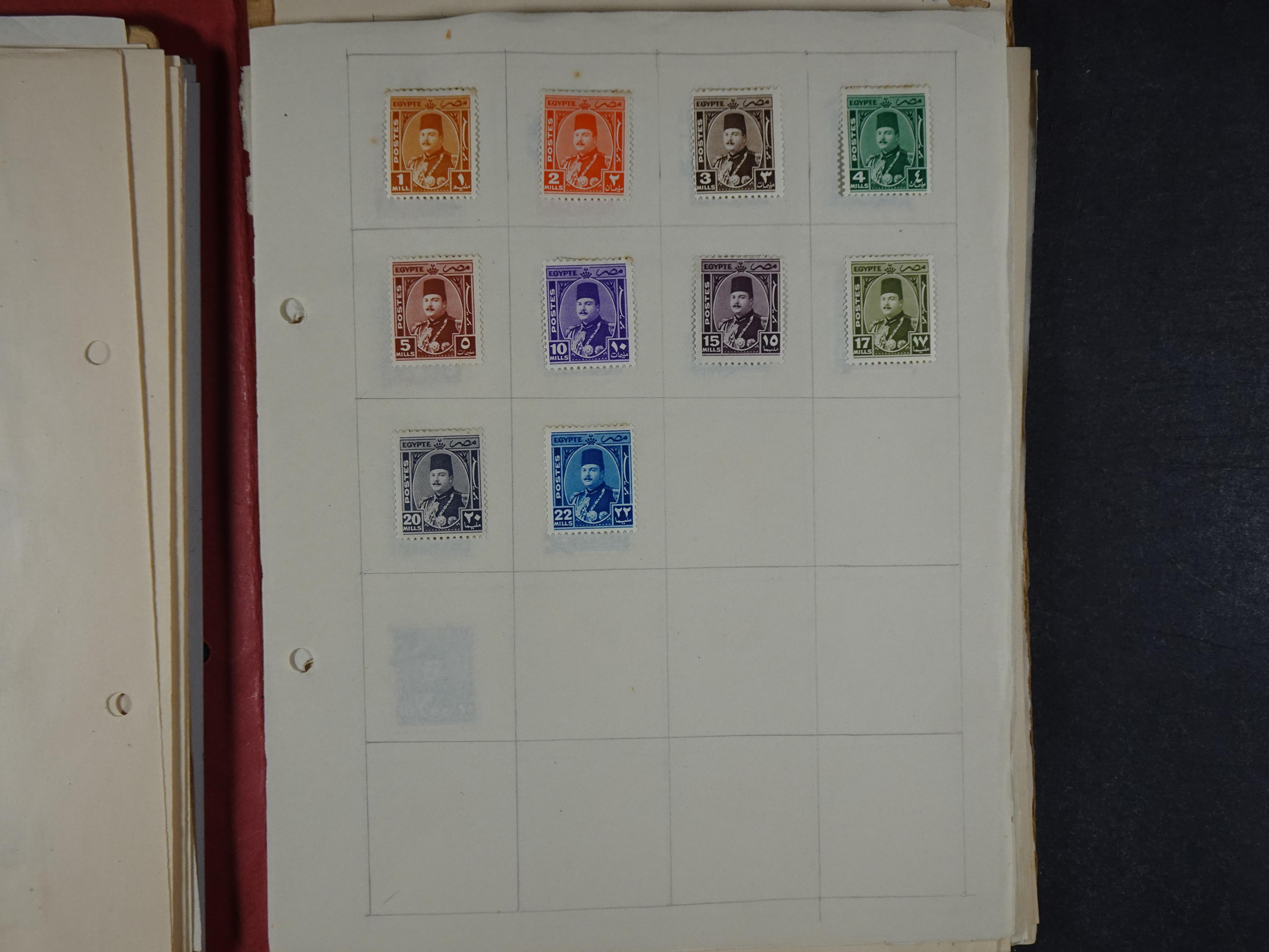 Redelijk compleet verzameling  zonder veel bijzonderdelen.
Veel 1e plakker. 104