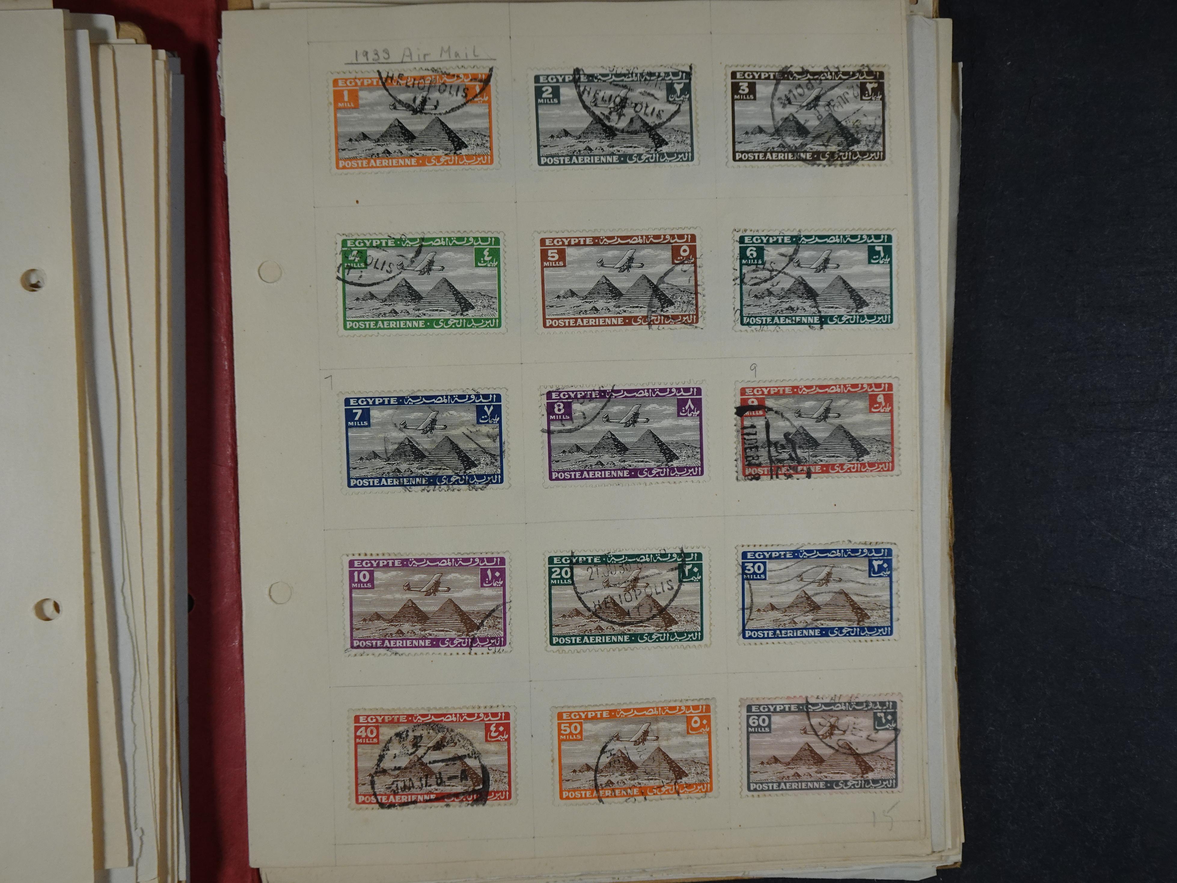 Redelijk compleet verzameling  zonder veel bijzonderdelen.
Veel 1e plakker. 109