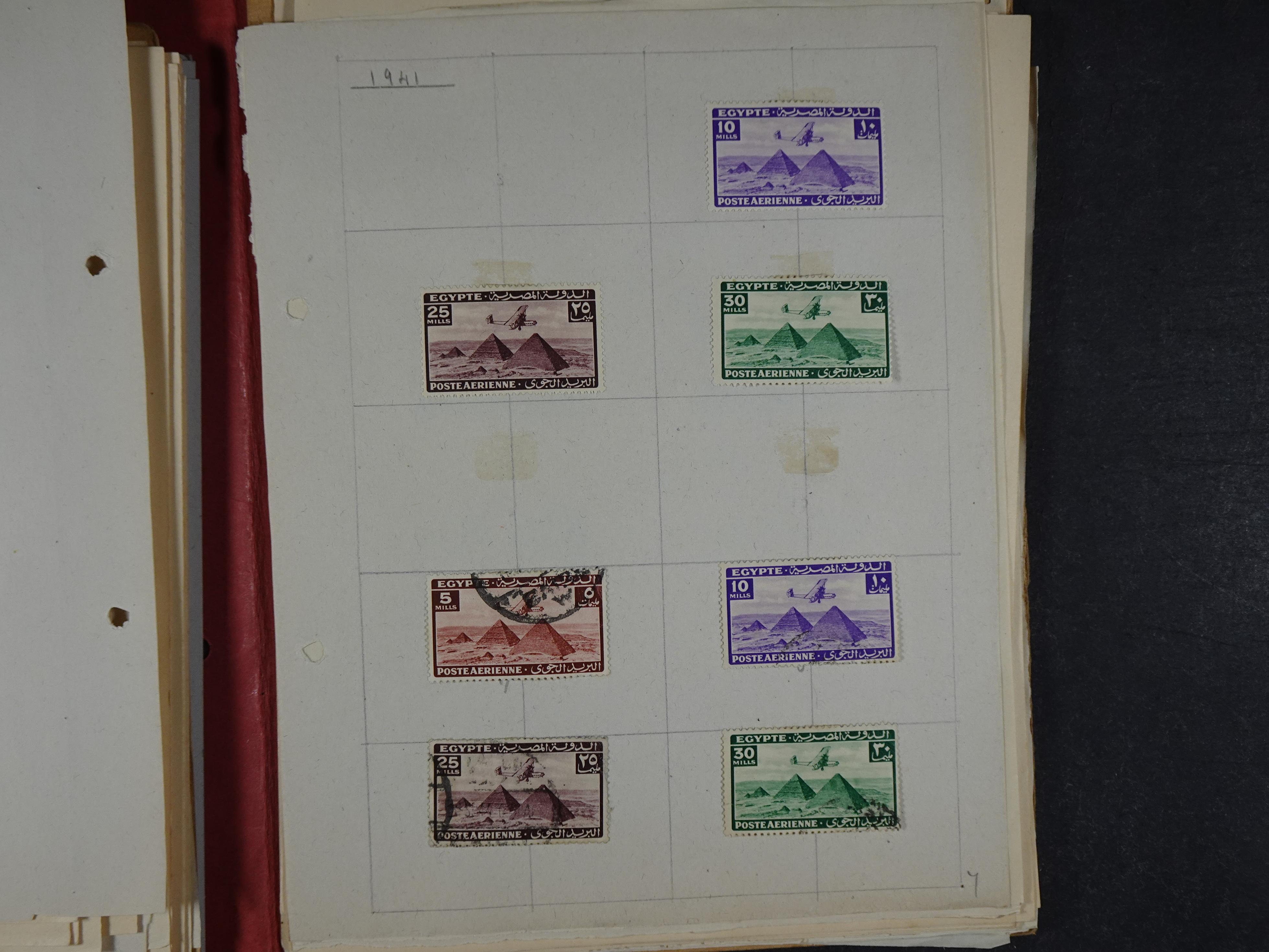 Redelijk compleet verzameling  zonder veel bijzonderdelen.
Veel 1e plakker. 113