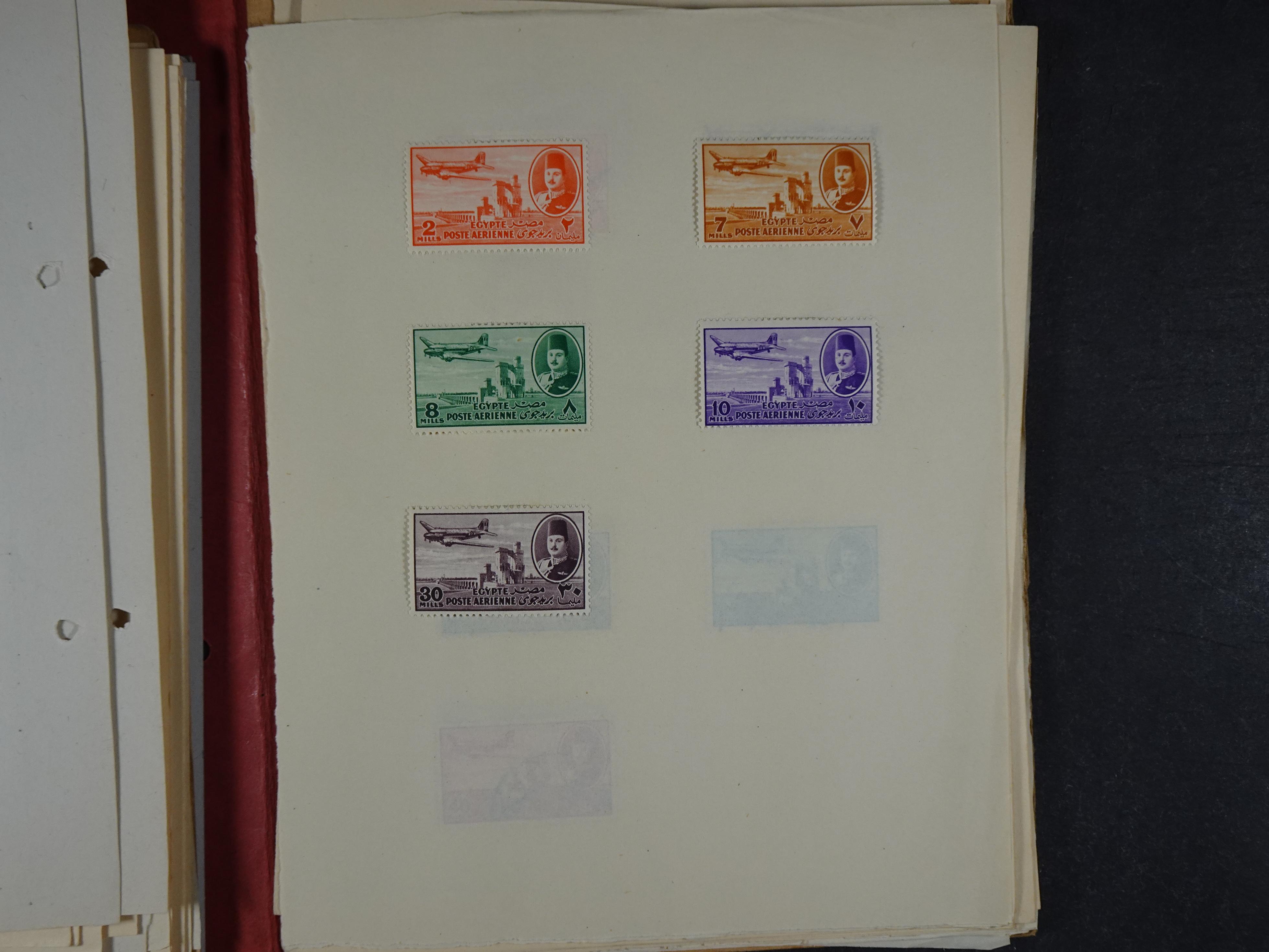 Redelijk compleet verzameling  zonder veel bijzonderdelen.
Veel 1e plakker. 114