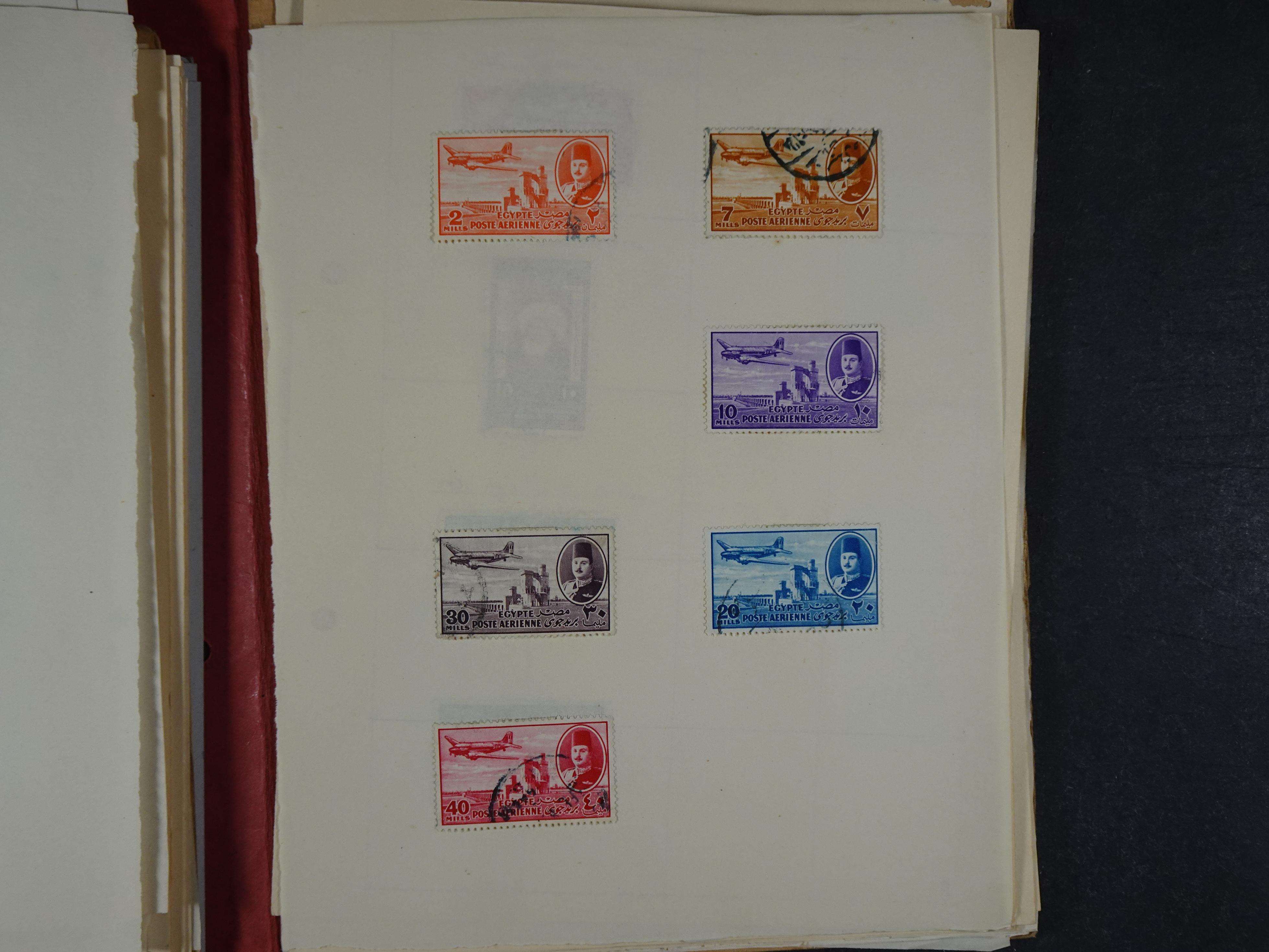 Redelijk compleet verzameling  zonder veel bijzonderdelen.
Veel 1e plakker. 115