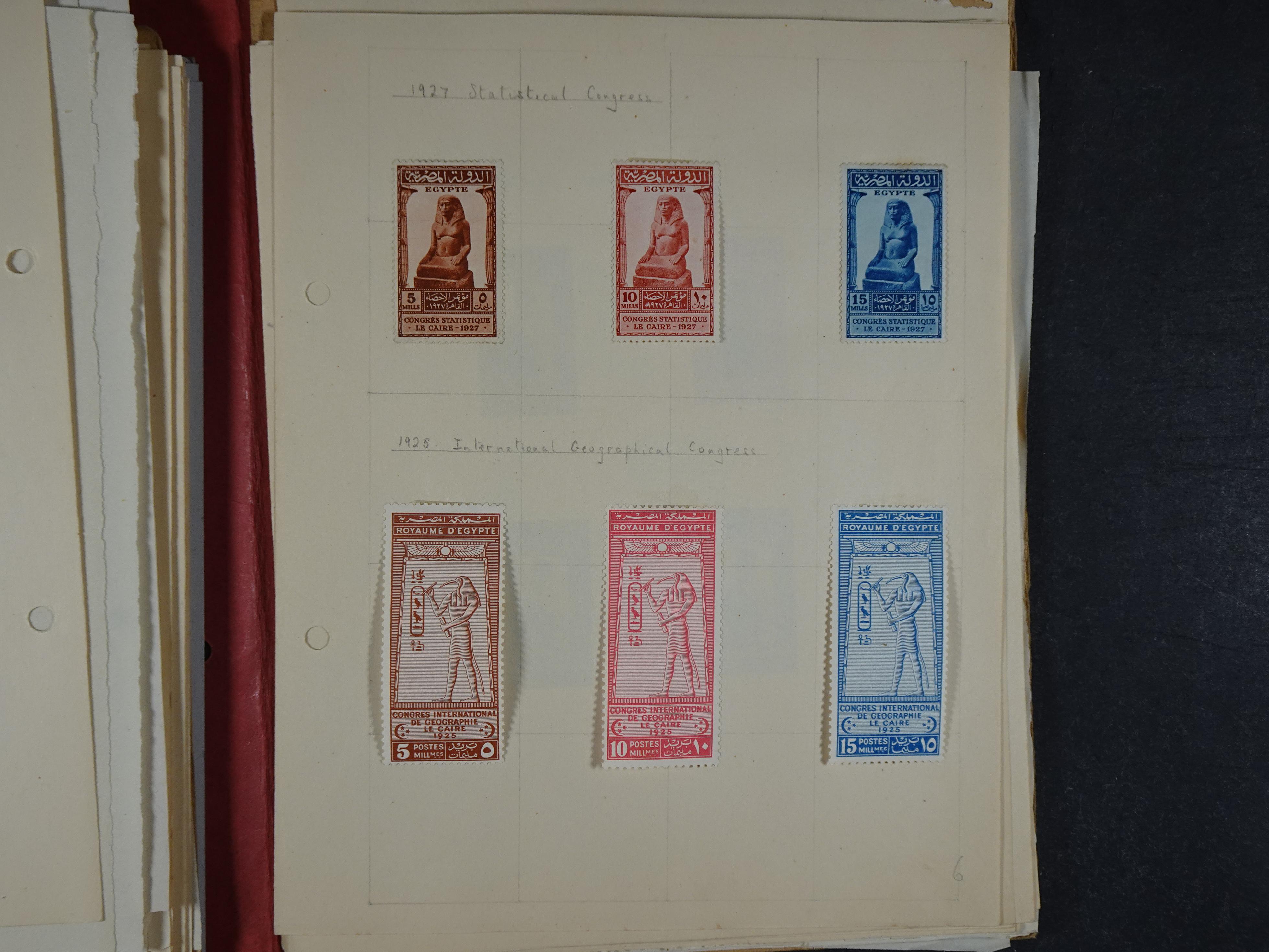 Redelijk compleet verzameling  zonder veel bijzonderdelen.
Veel 1e plakker. 117