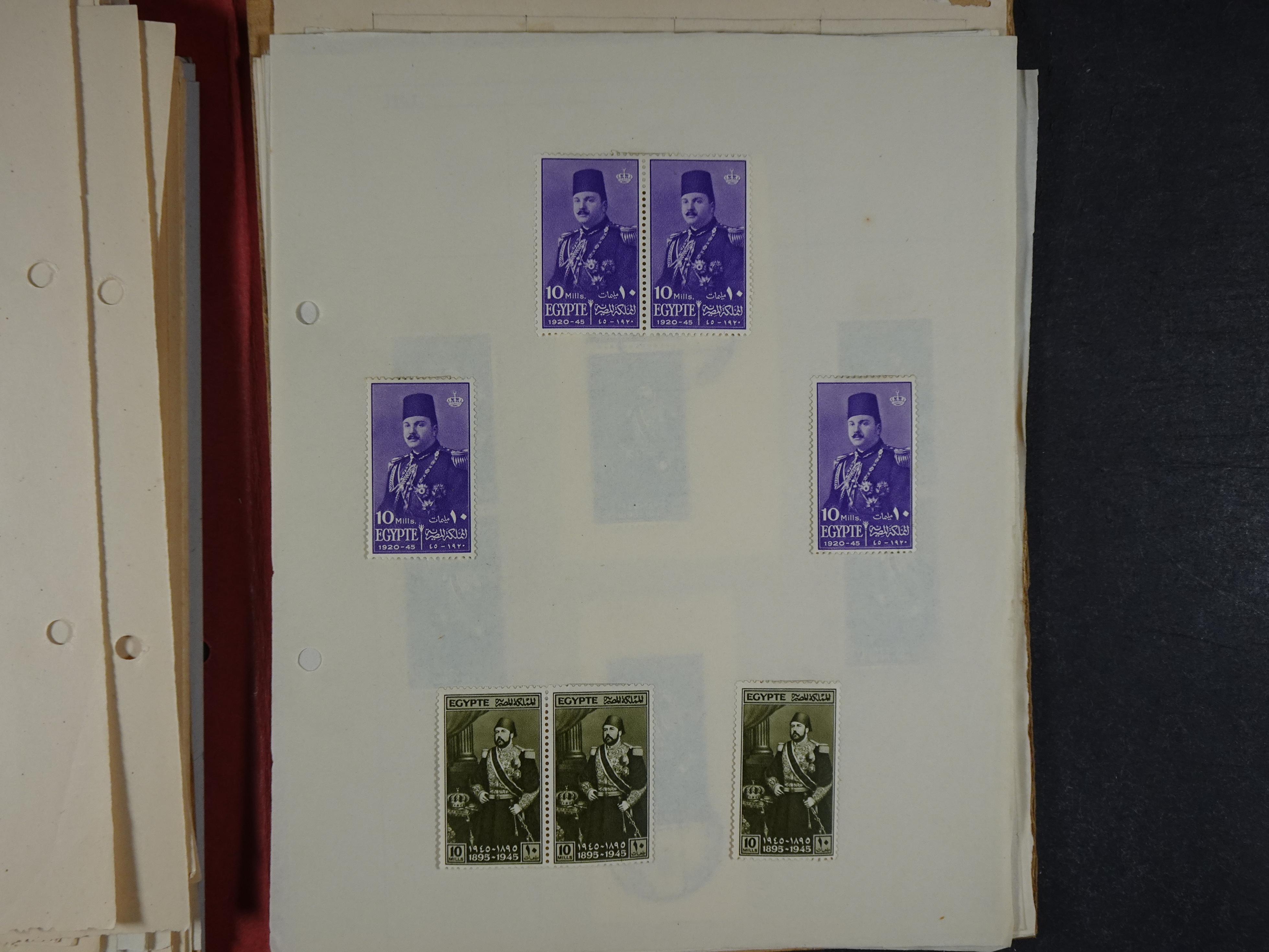 Redelijk compleet verzameling  zonder veel bijzonderdelen.
Veel 1e plakker. 129