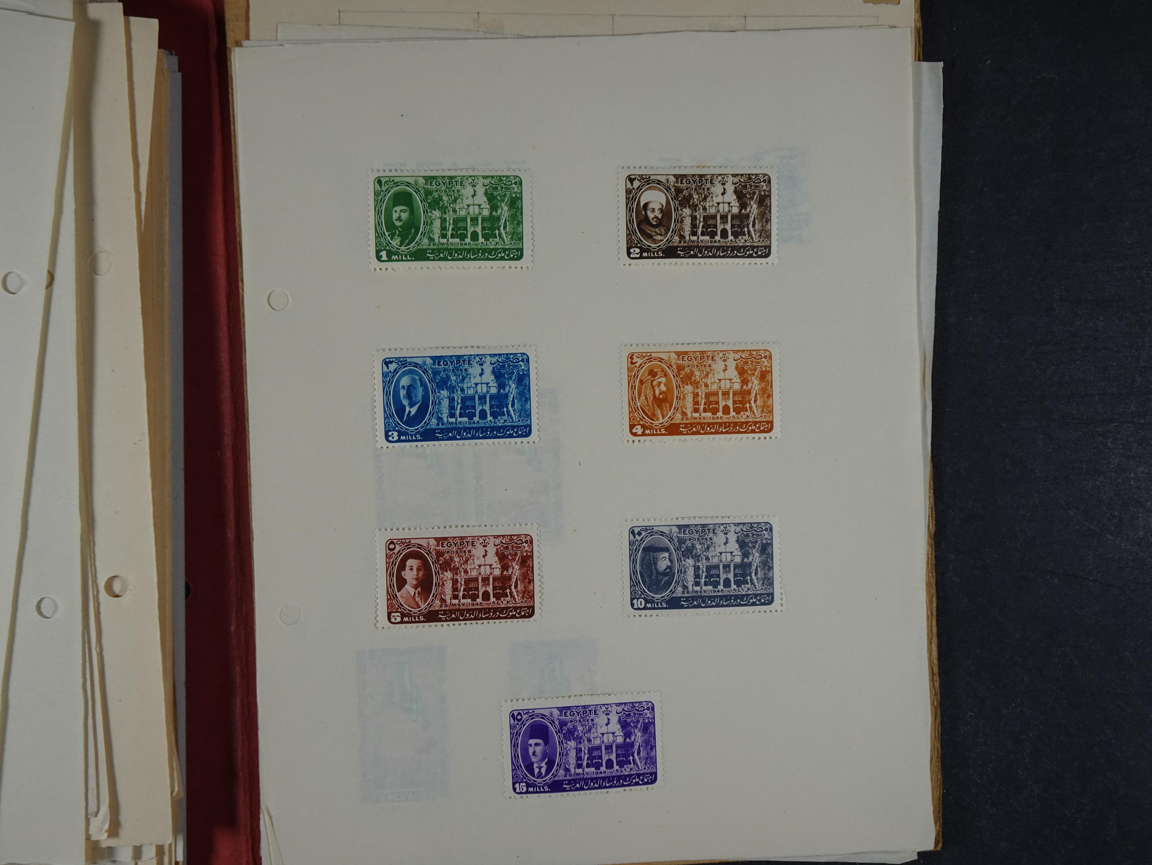 Redelijk compleet verzameling  zonder veel bijzonderdelen.
Veel 1e plakker. 133