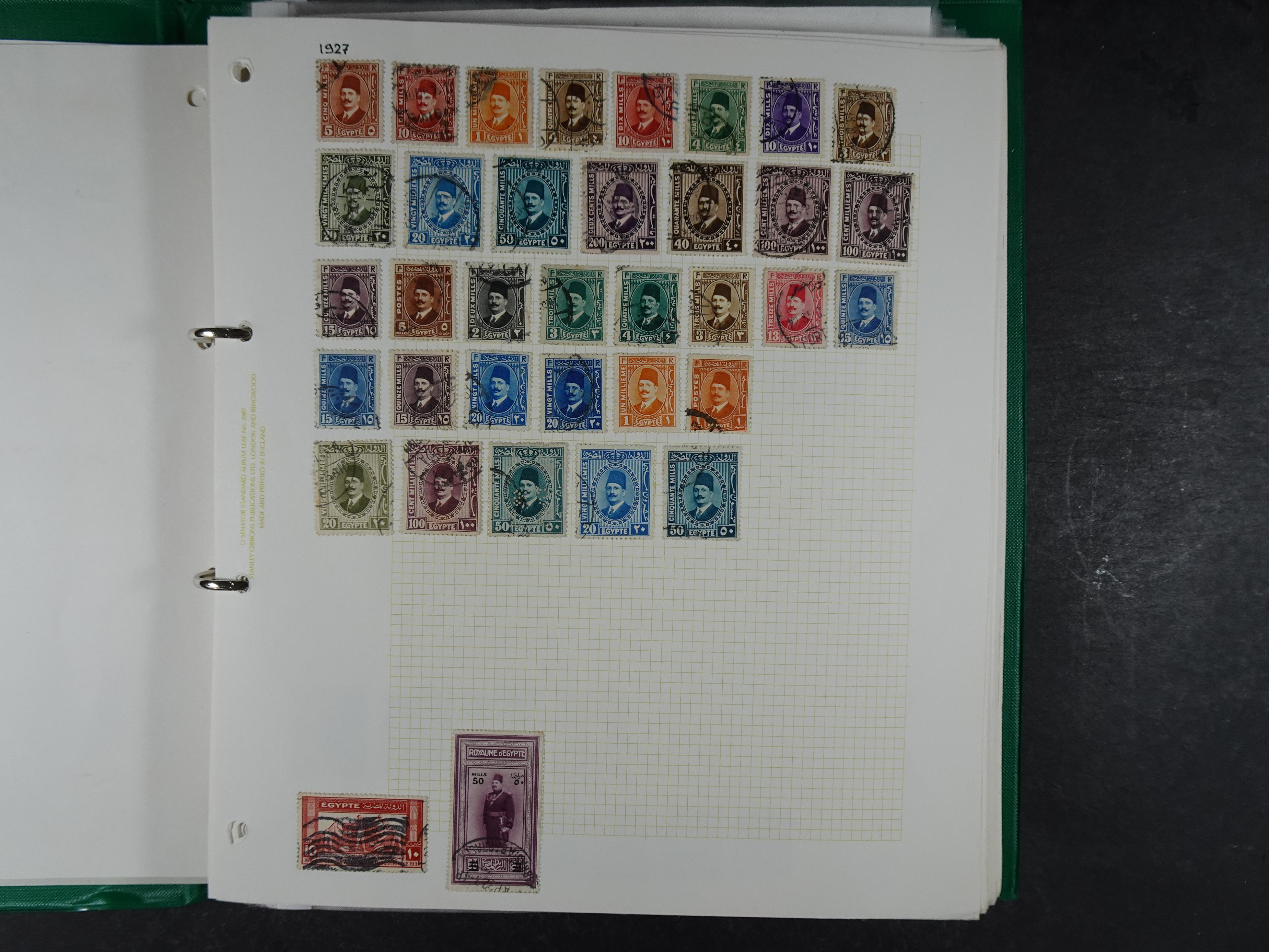 Redelijk compleet verzameling  zonder veel bijzonderdelen.
Veel 1e plakker. 145