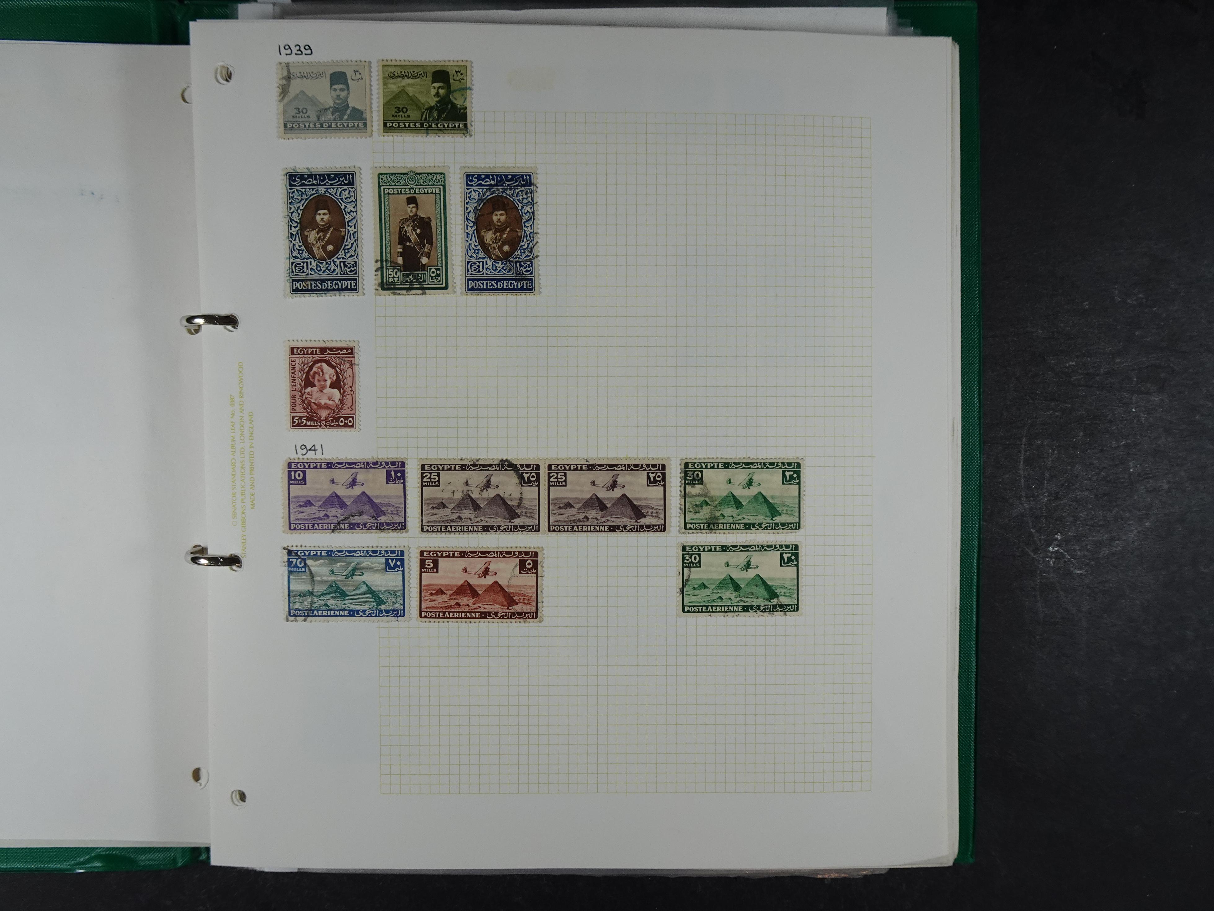 Redelijk compleet verzameling  zonder veel bijzonderdelen.
Veel 1e plakker. 148