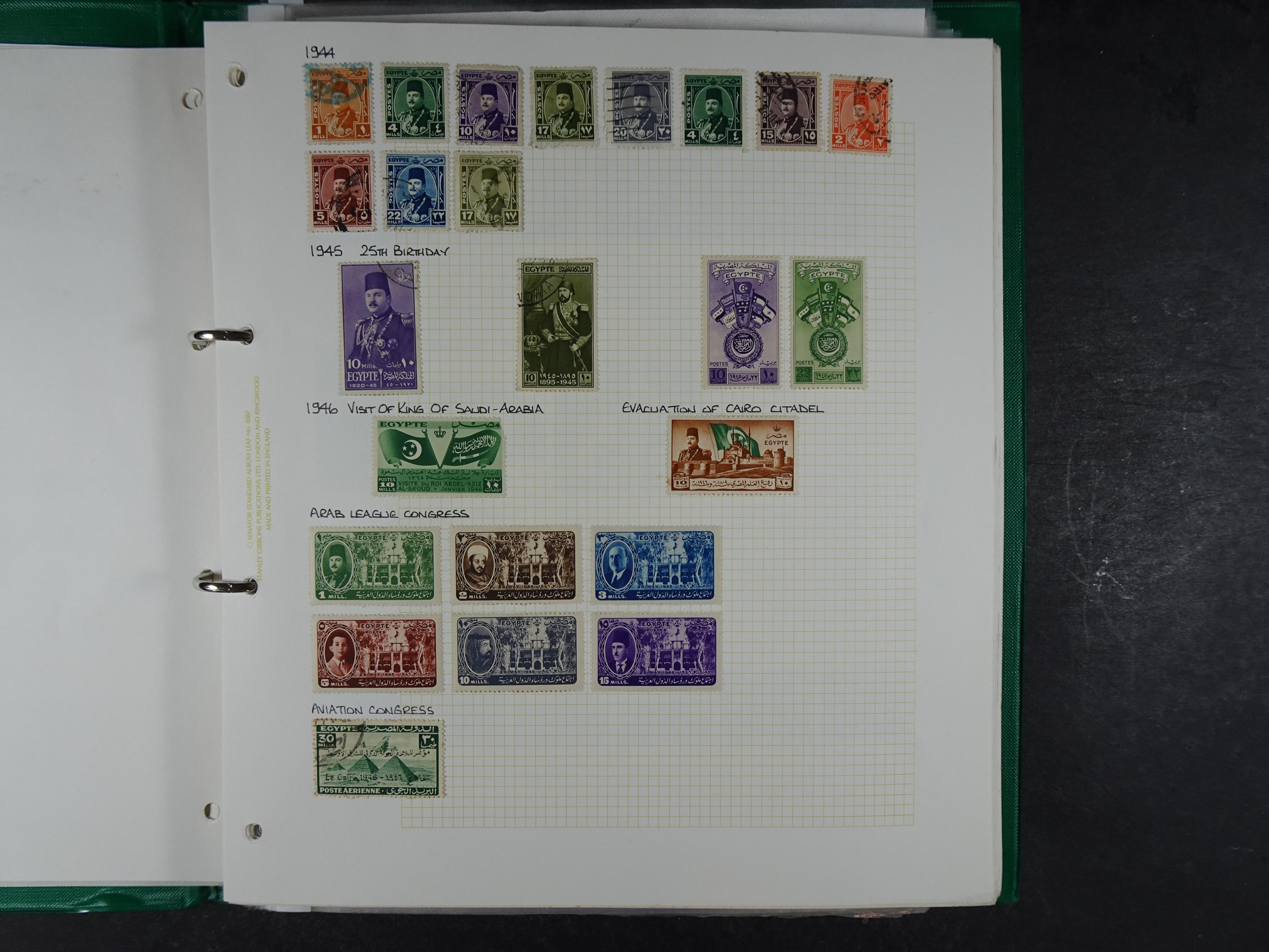 Redelijk compleet verzameling  zonder veel bijzonderdelen.
Veel 1e plakker. 149