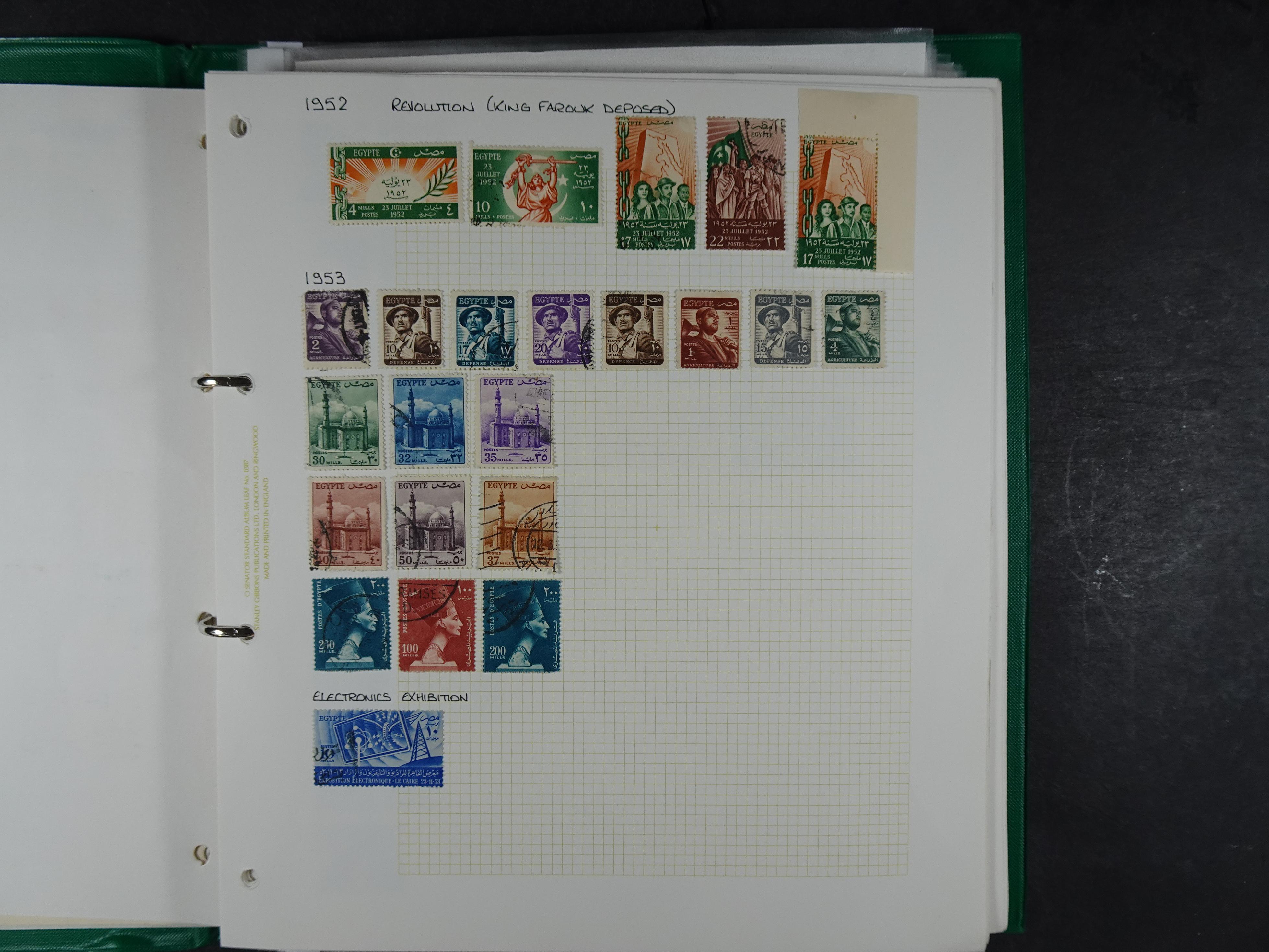 Redelijk compleet verzameling  zonder veel bijzonderdelen.
Veel 1e plakker. 153