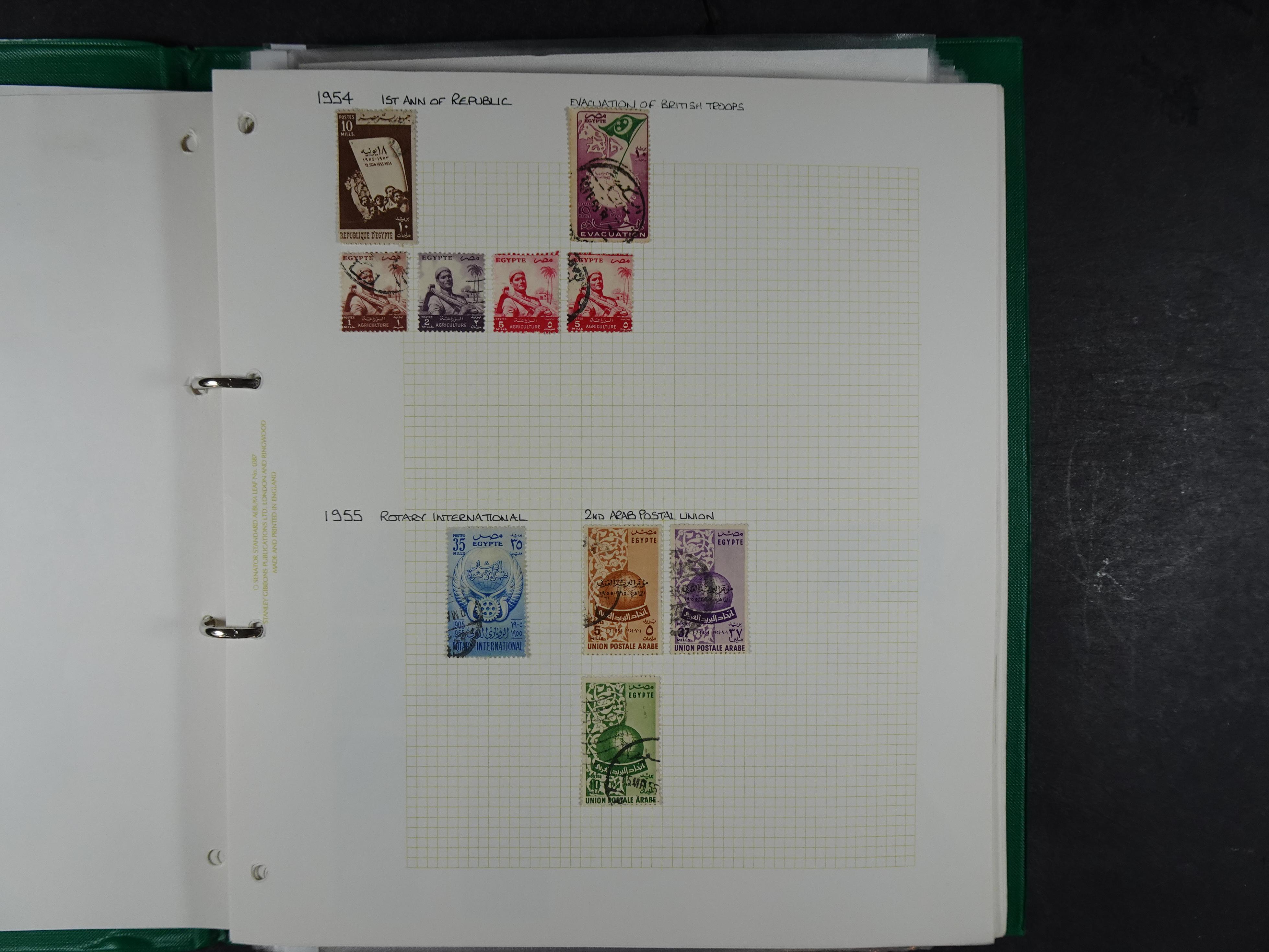 Redelijk compleet verzameling  zonder veel bijzonderdelen.
Veel 1e plakker. 155