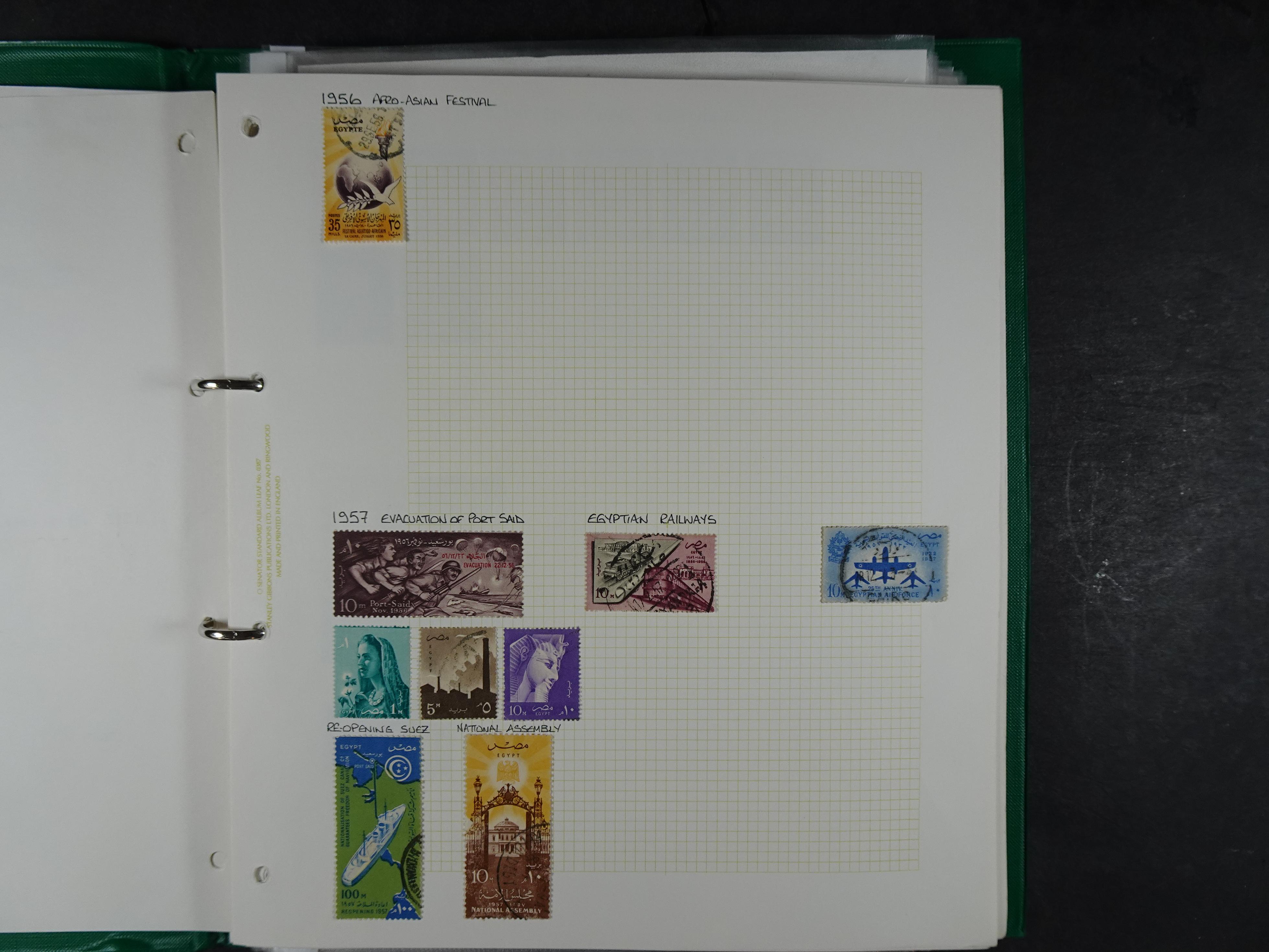 Redelijk compleet verzameling  zonder veel bijzonderdelen.
Veel 1e plakker. 156