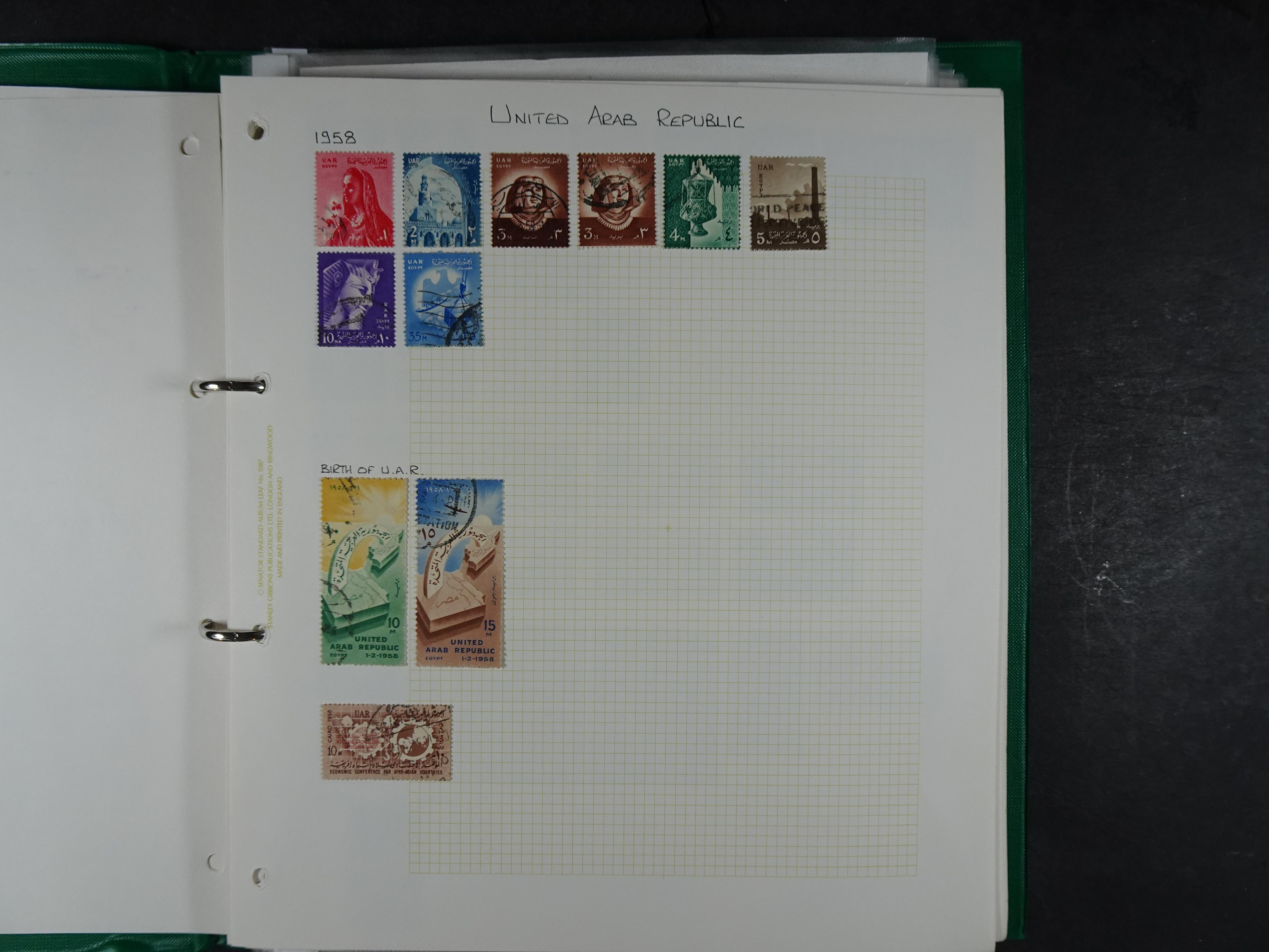 Redelijk compleet verzameling  zonder veel bijzonderdelen.
Veel 1e plakker. 157