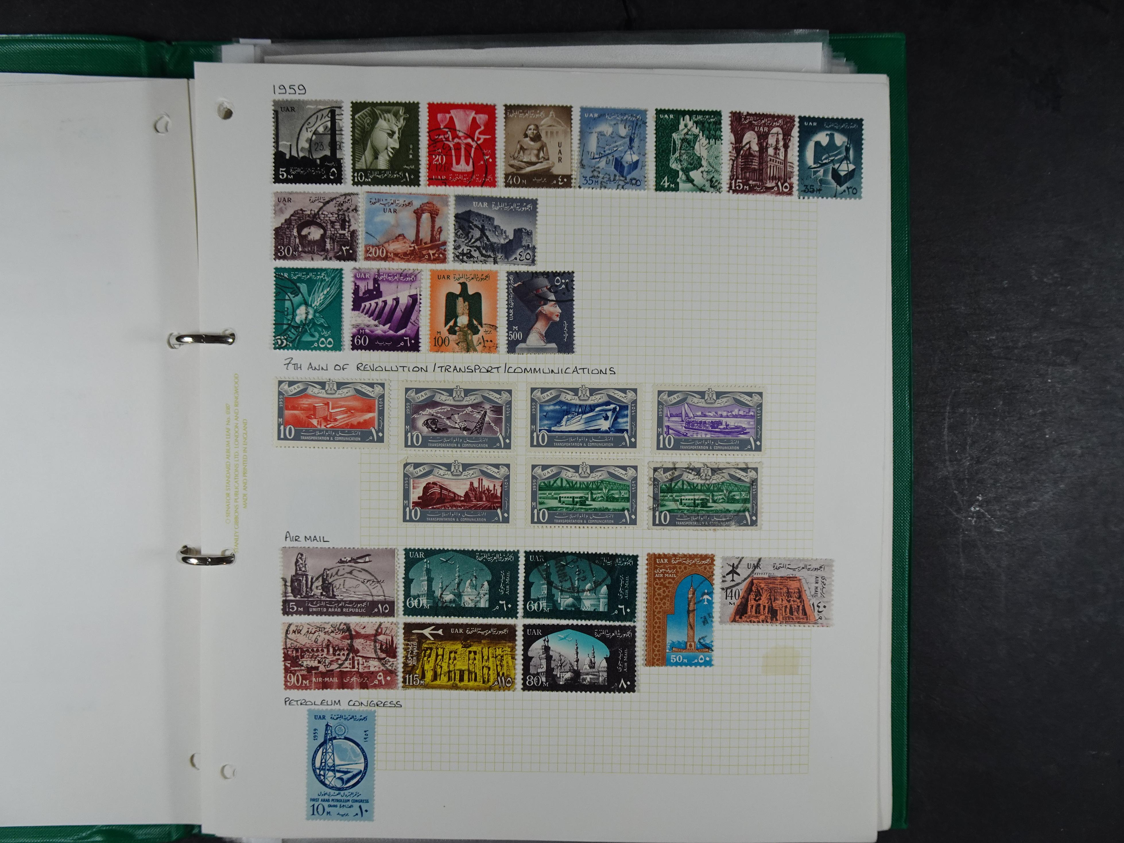 Redelijk compleet verzameling  zonder veel bijzonderdelen.
Veel 1e plakker. 158