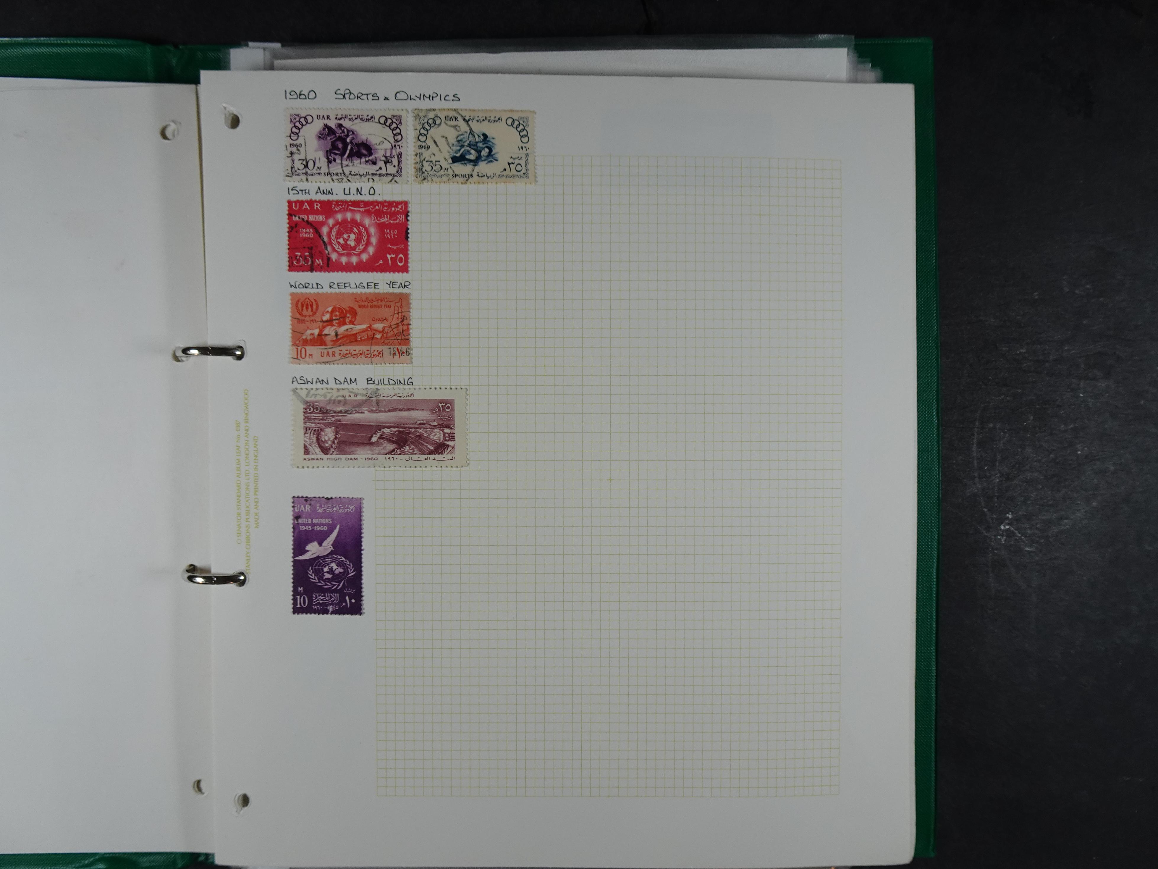 Redelijk compleet verzameling  zonder veel bijzonderdelen.
Veel 1e plakker. 159