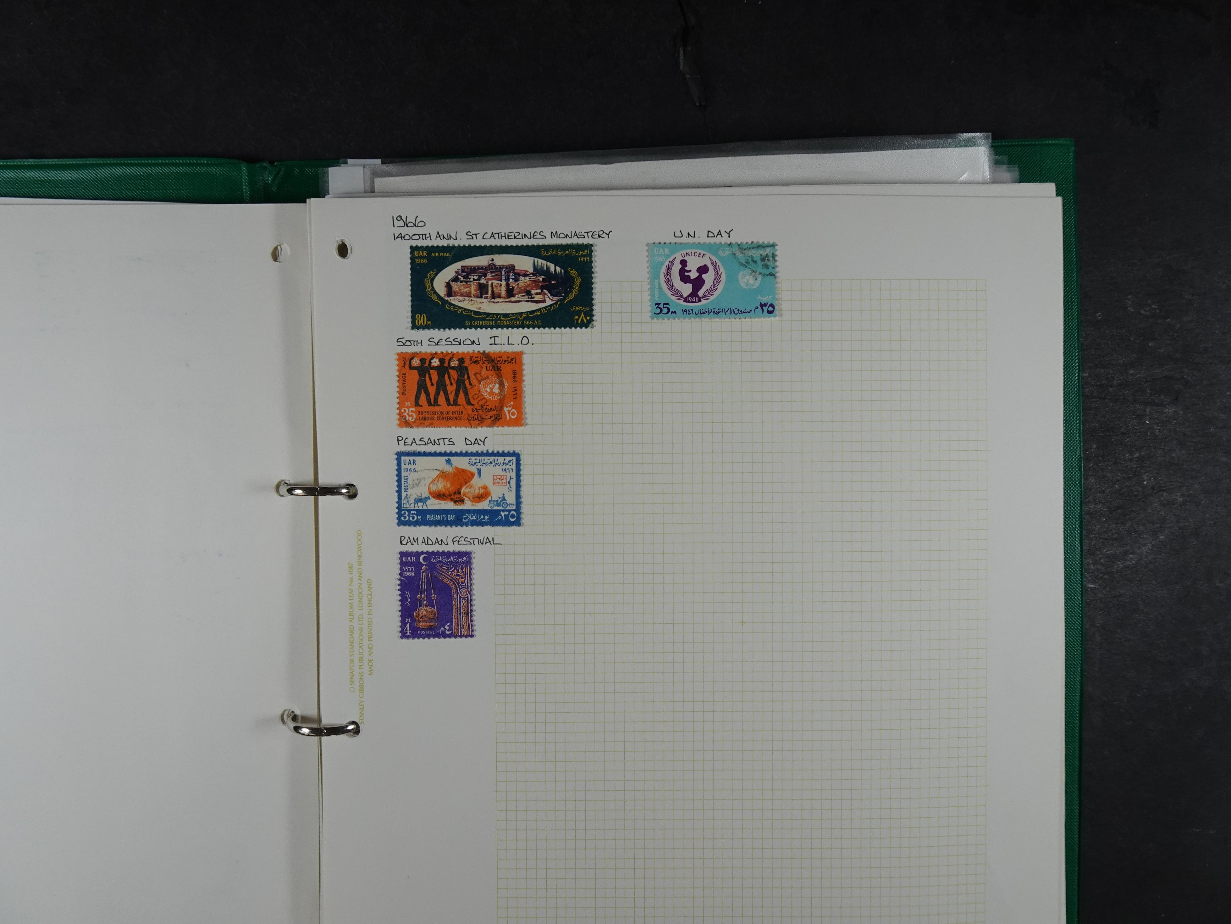 Redelijk compleet verzameling  zonder veel bijzonderdelen.
Veel 1e plakker. 165