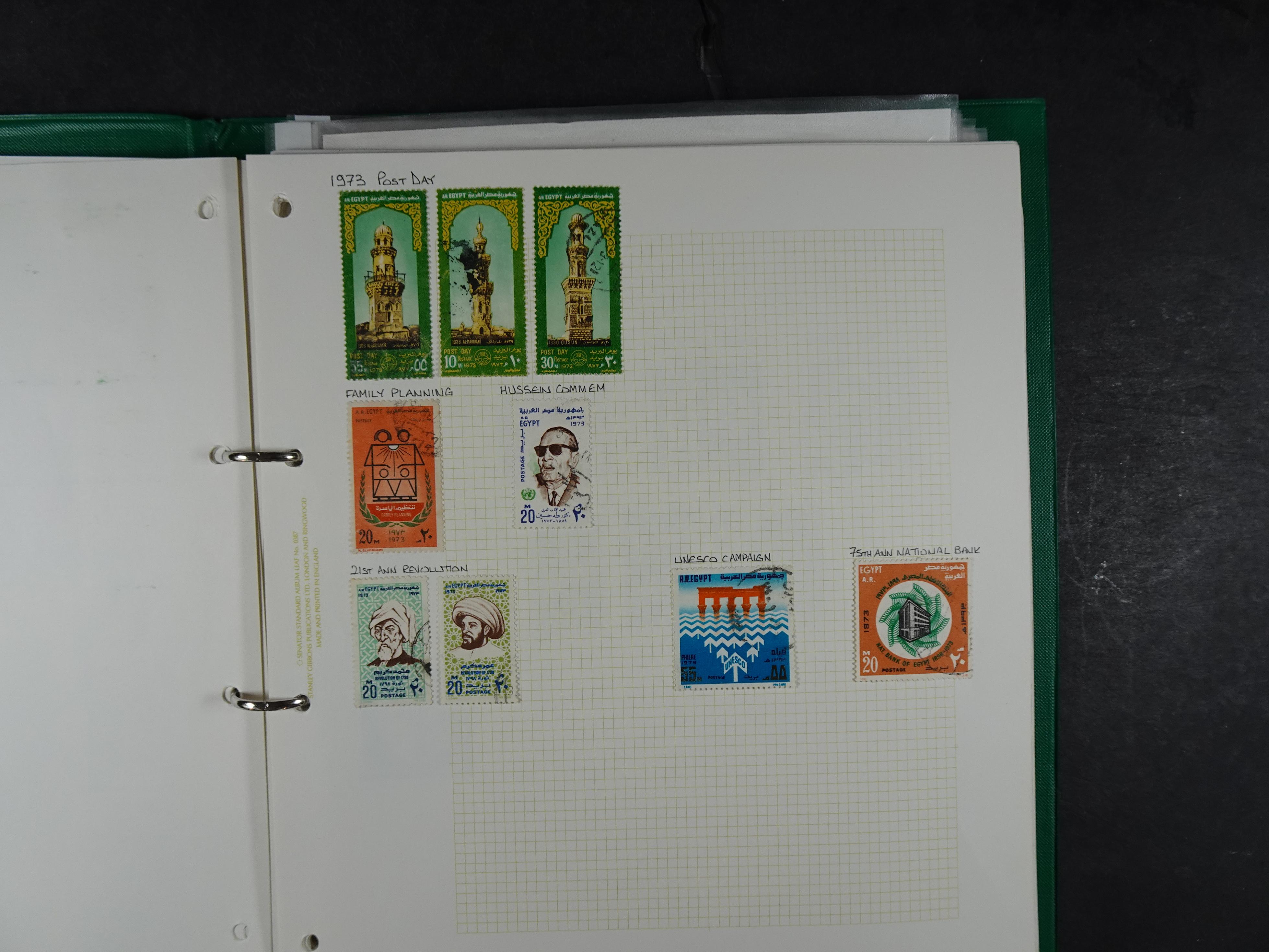 Redelijk compleet verzameling  zonder veel bijzonderdelen.
Veel 1e plakker. 174