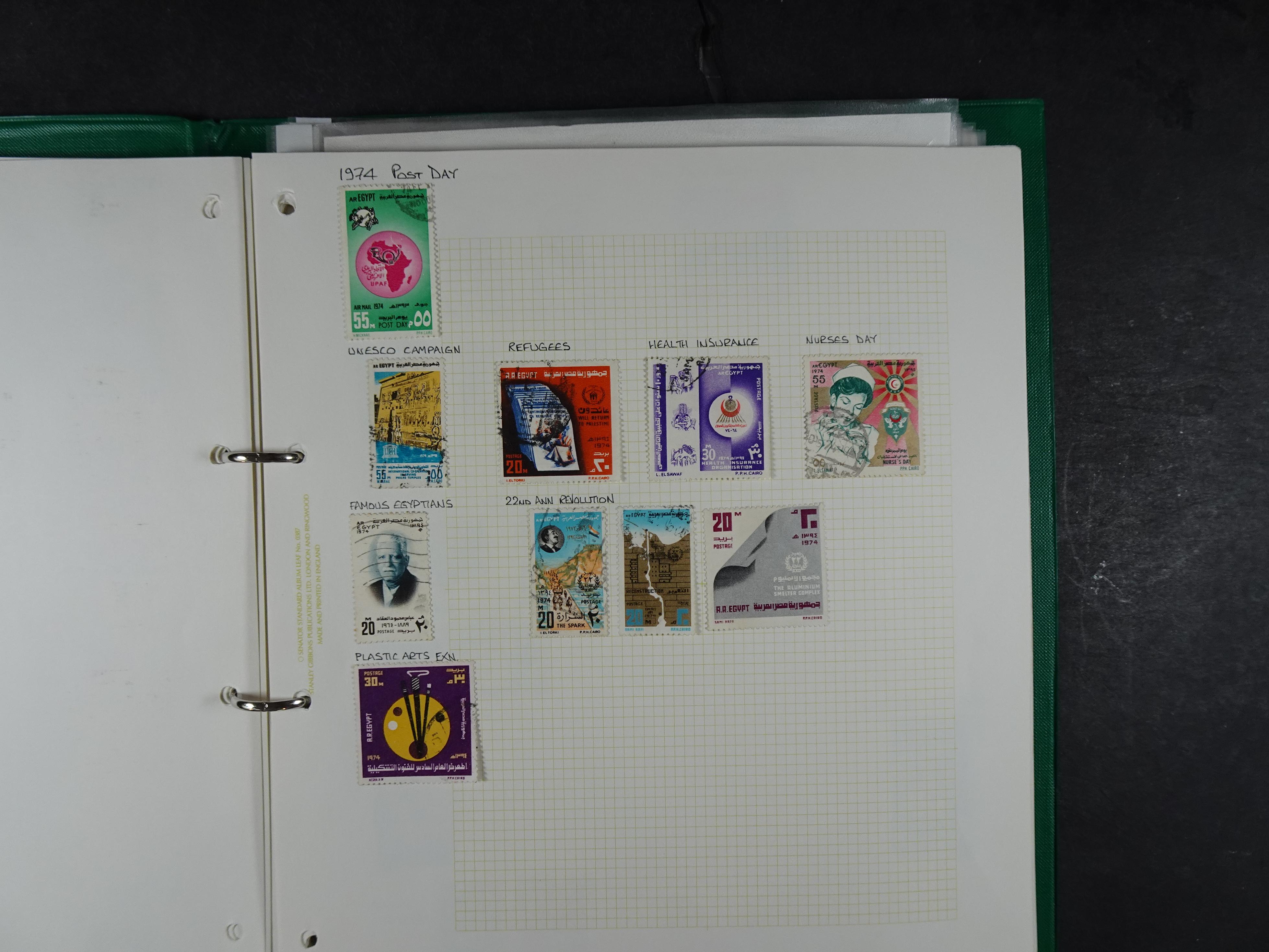 Redelijk compleet verzameling  zonder veel bijzonderdelen.
Veel 1e plakker. 175