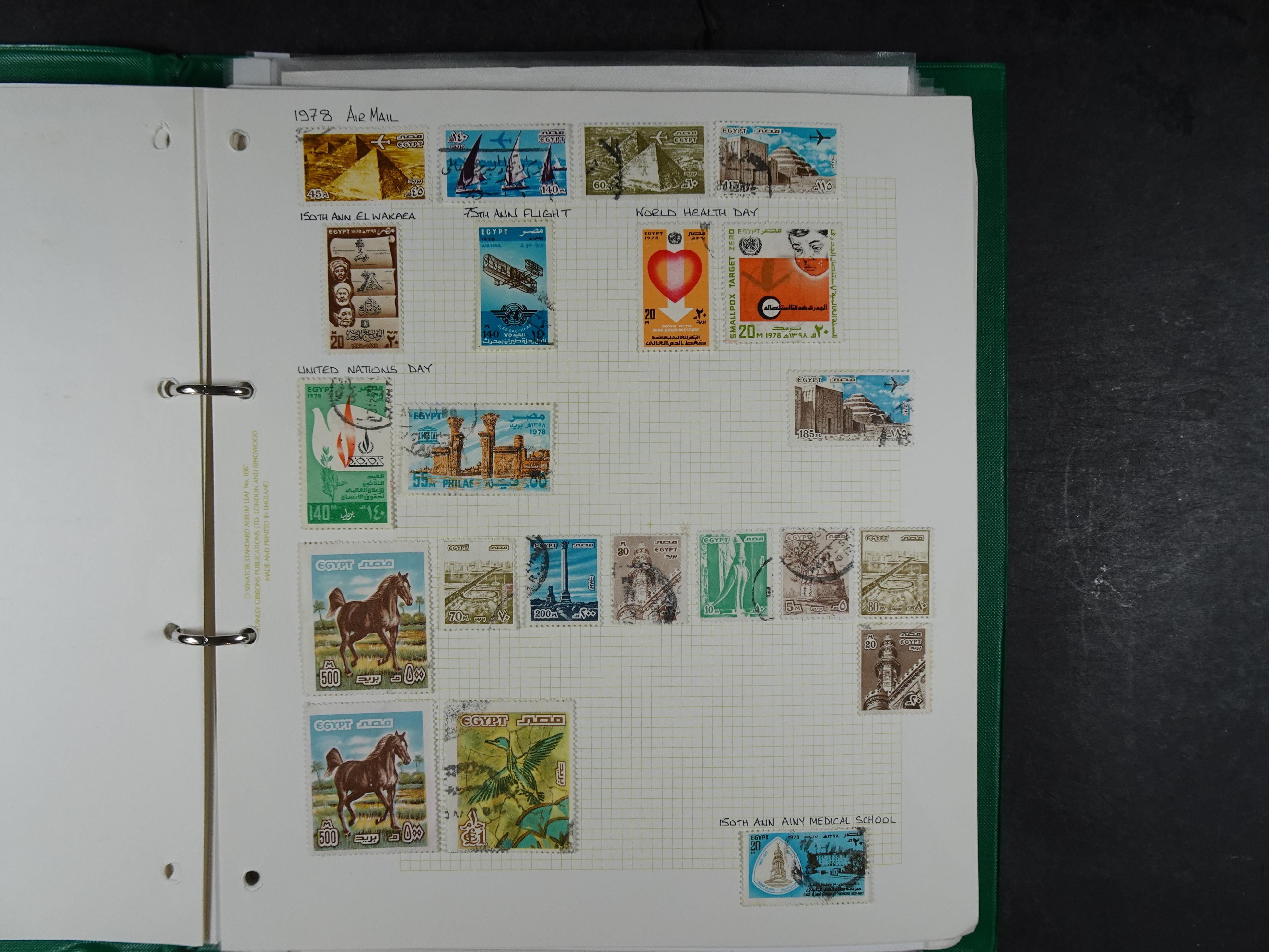 Redelijk compleet verzameling  zonder veel bijzonderdelen.
Veel 1e plakker. 179