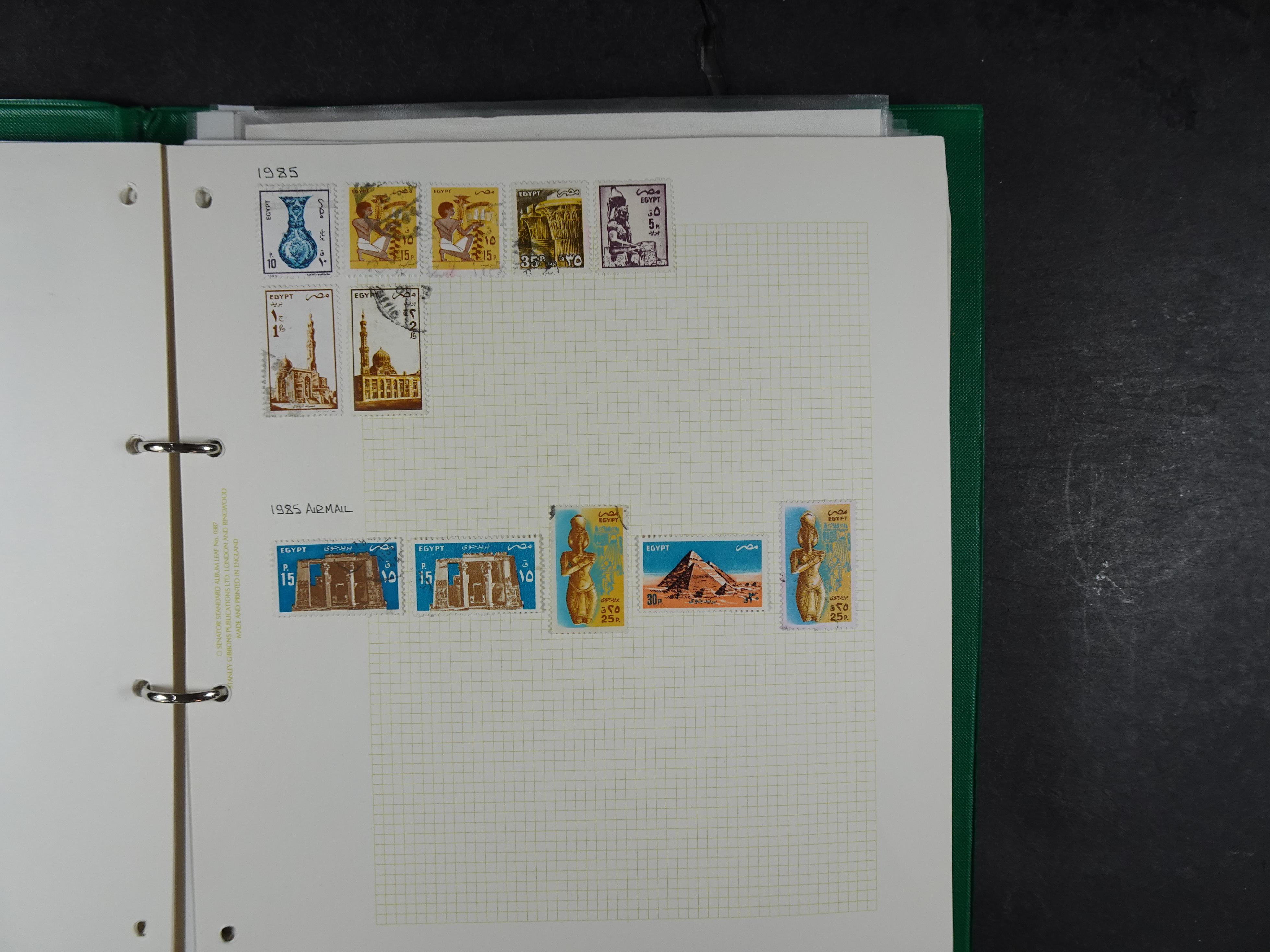 Redelijk compleet verzameling  zonder veel bijzonderdelen.
Veel 1e plakker. 182