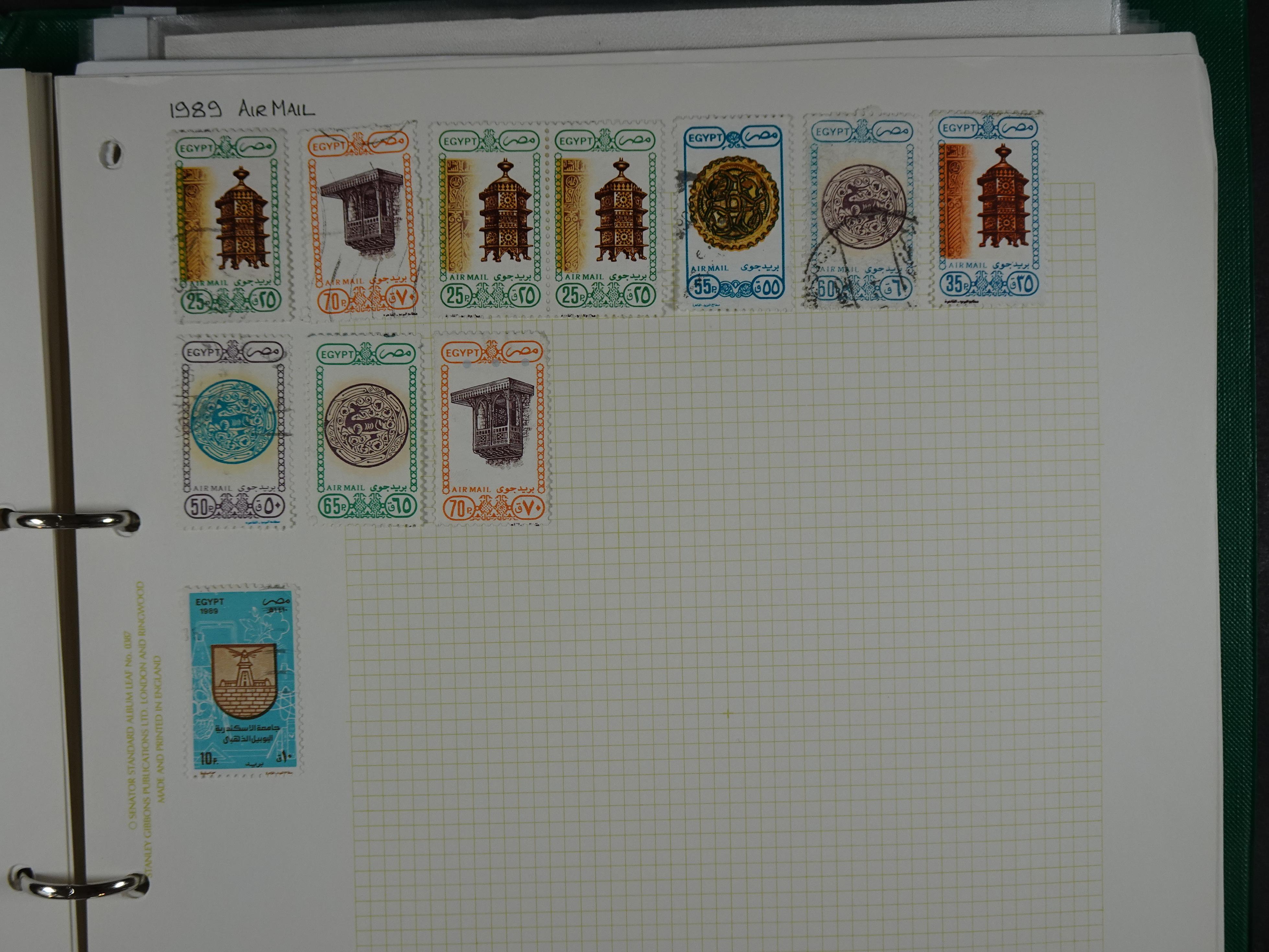 Redelijk compleet verzameling  zonder veel bijzonderdelen.
Veel 1e plakker. 185