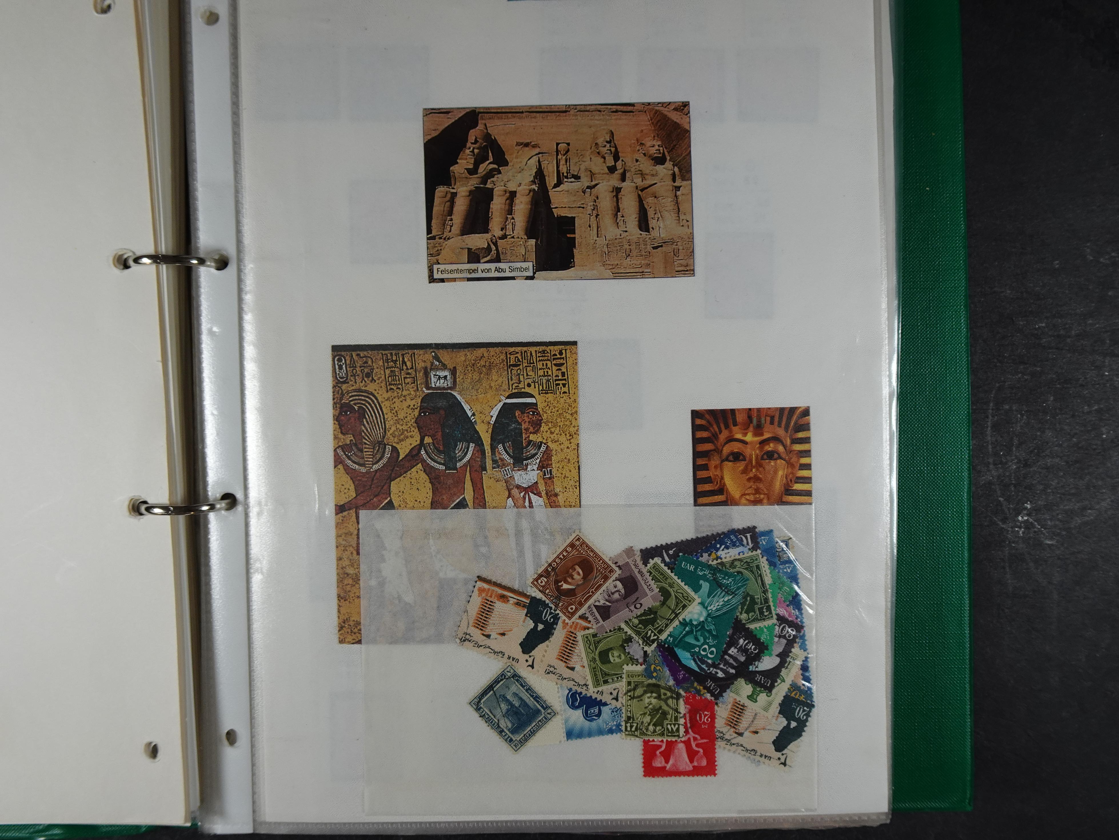 Redelijk compleet verzameling  zonder veel bijzonderdelen.
Veel 1e plakker. 197