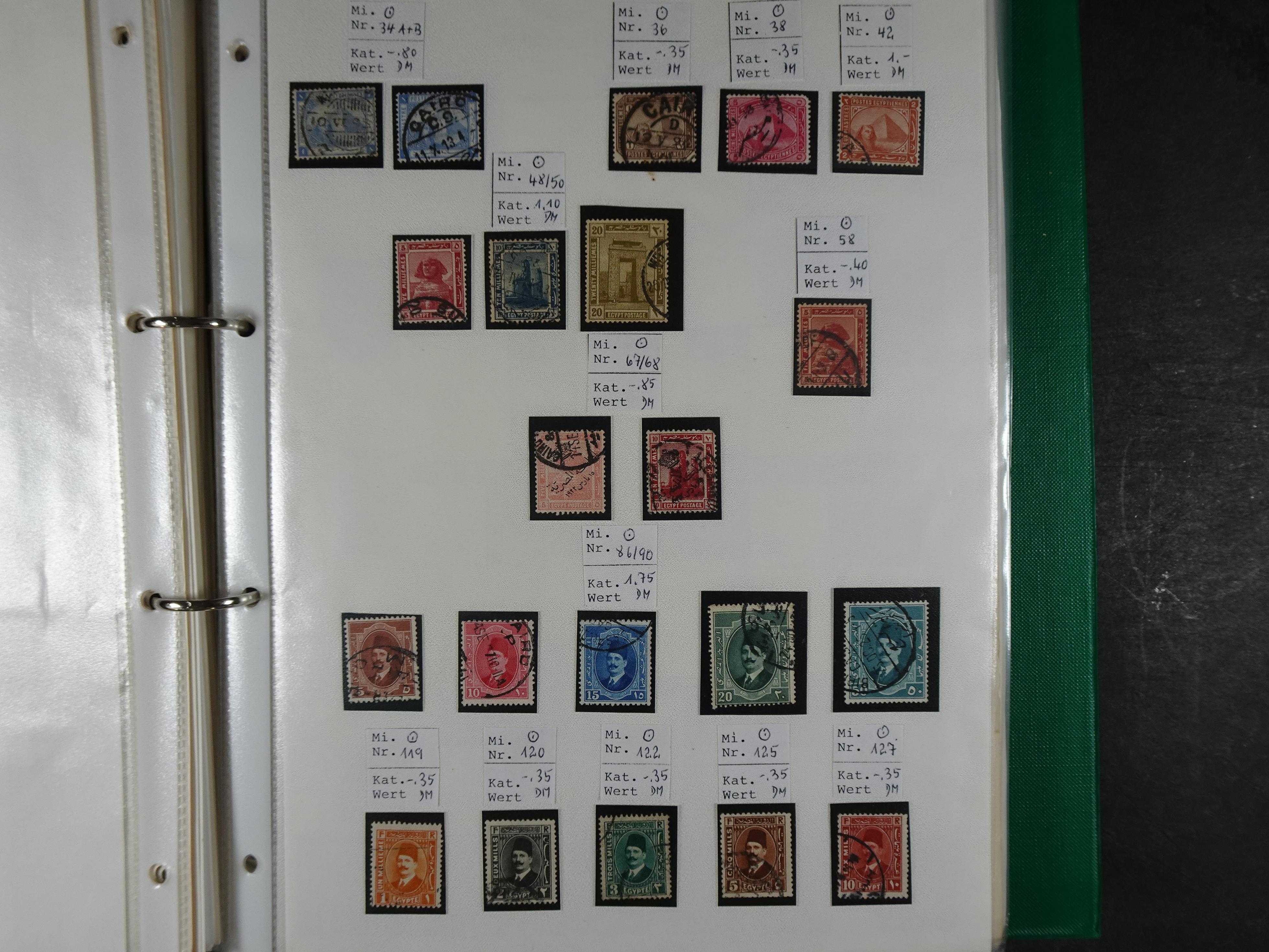 Redelijk compleet verzameling  zonder veel bijzonderdelen.
Veel 1e plakker. 198