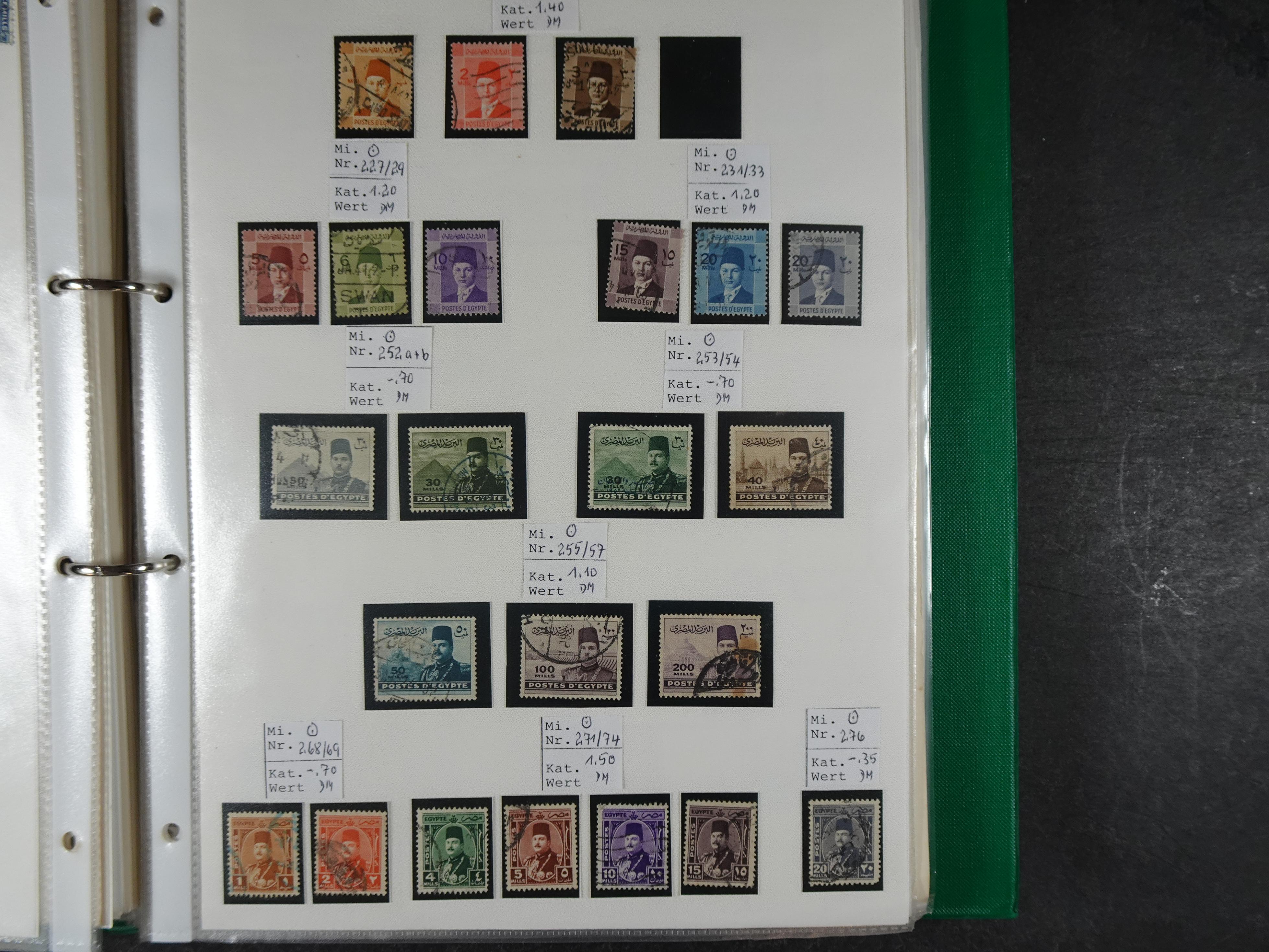 Redelijk compleet verzameling  zonder veel bijzonderdelen.
Veel 1e plakker. 200