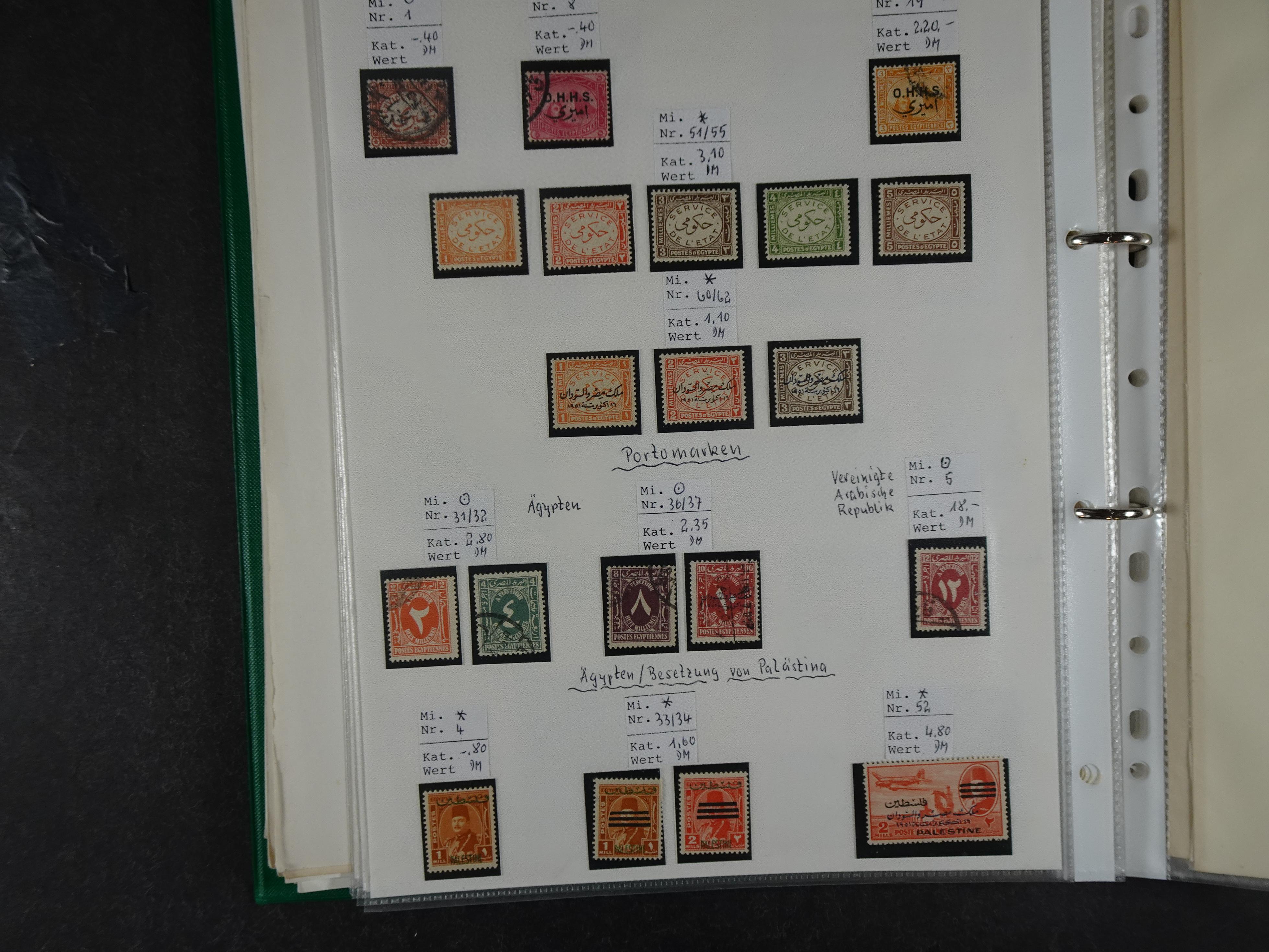 Redelijk compleet verzameling  zonder veel bijzonderdelen.
Veel 1e plakker. 203