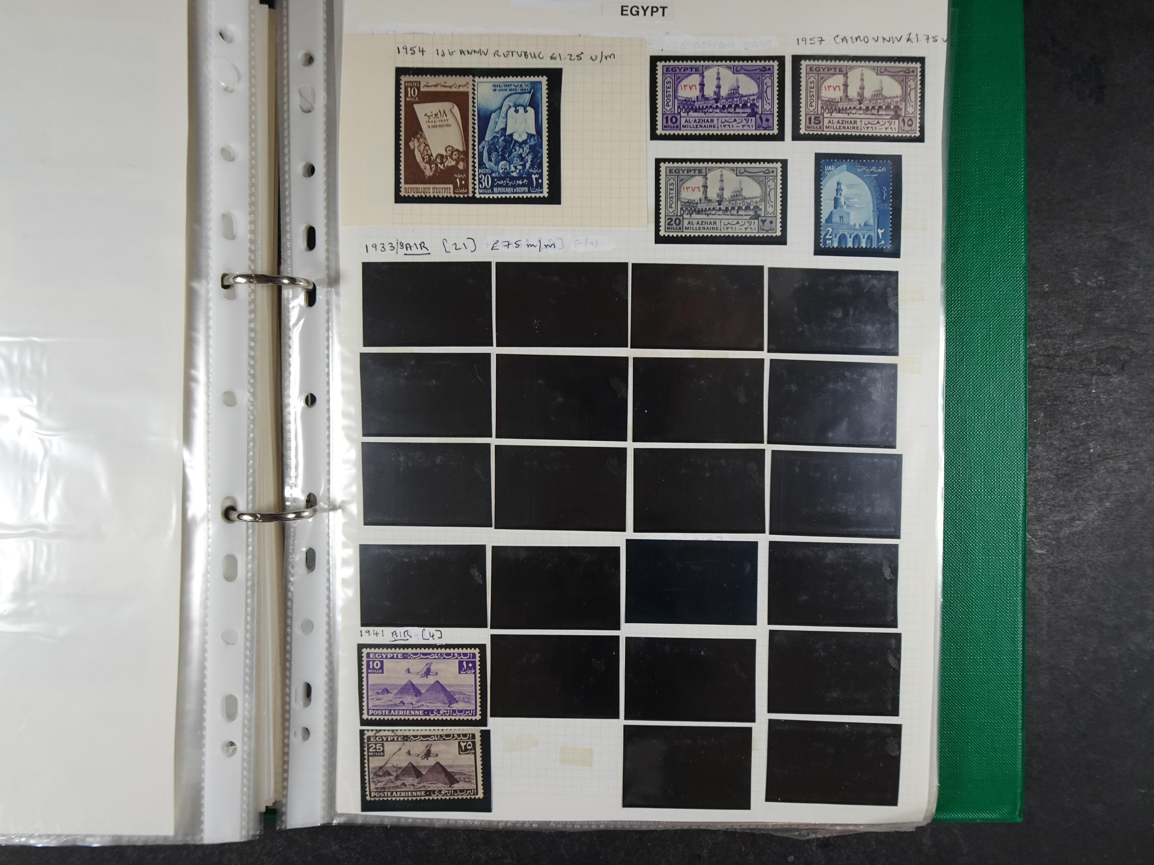 Redelijk compleet verzameling  zonder veel bijzonderdelen.
Veel 1e plakker. 214