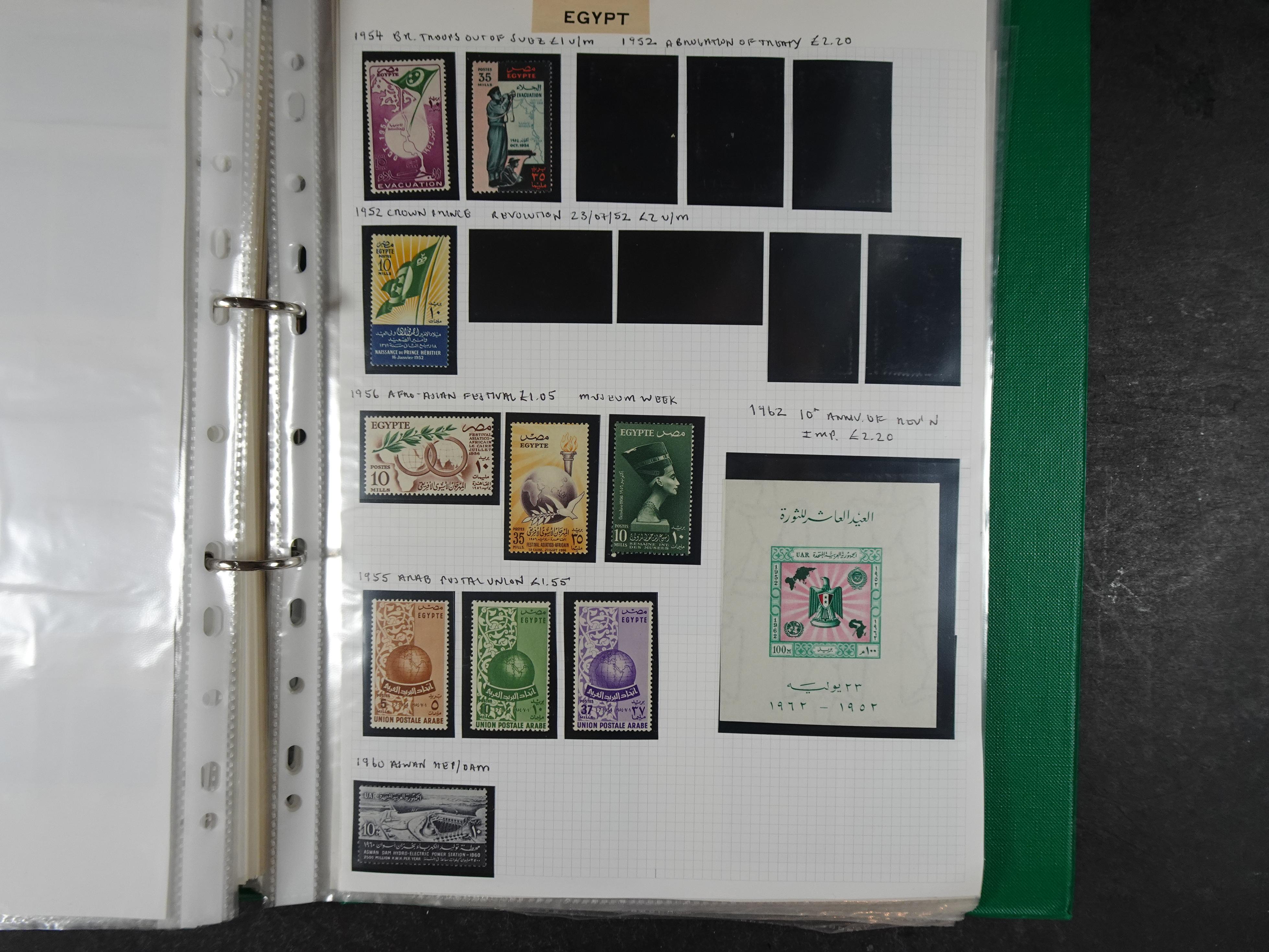 Redelijk compleet verzameling  zonder veel bijzonderdelen.
Veel 1e plakker. 217