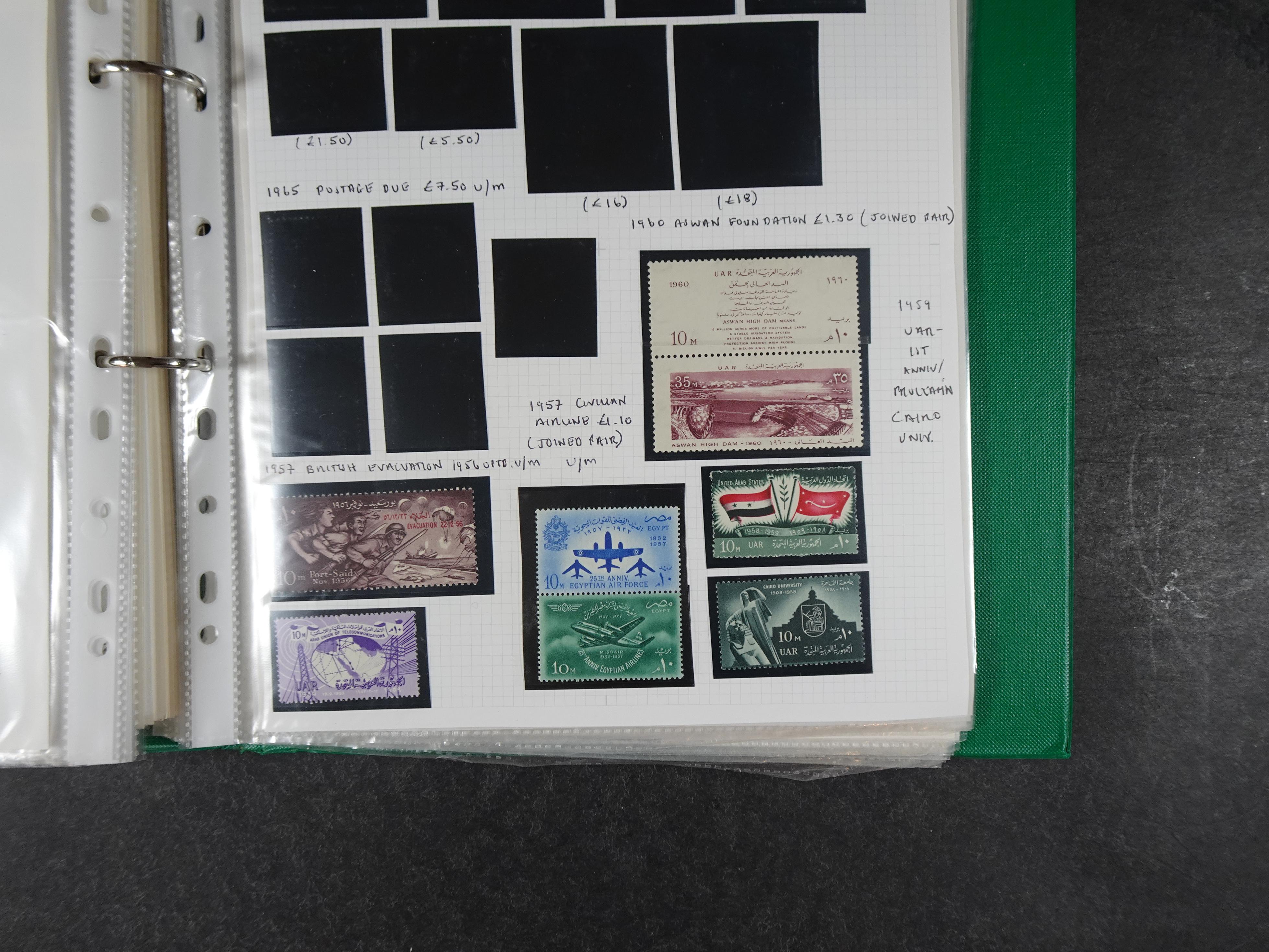 Redelijk compleet verzameling  zonder veel bijzonderdelen.
Veel 1e plakker. 220