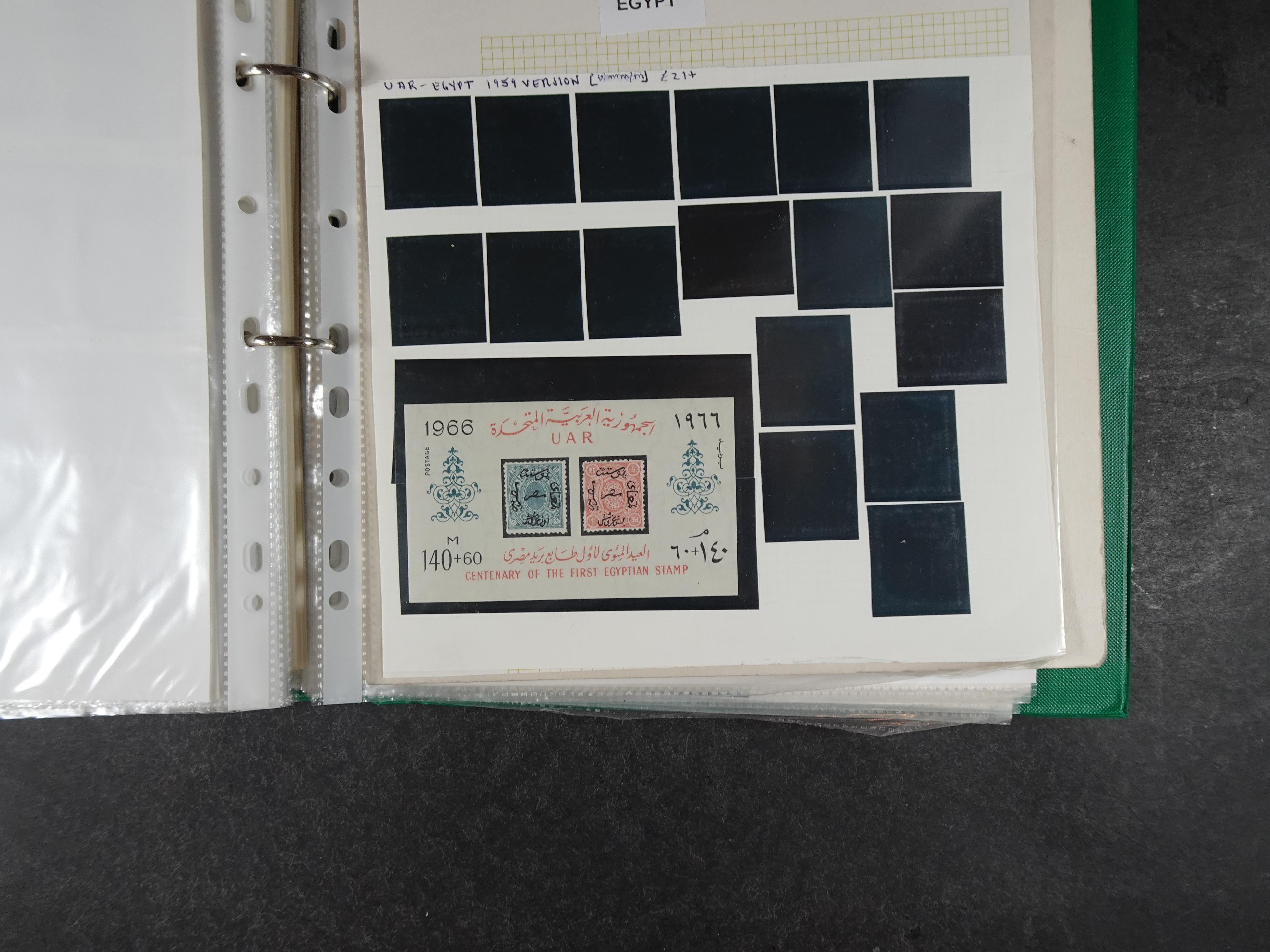 Redelijk compleet verzameling  zonder veel bijzonderdelen.
Veel 1e plakker. 222