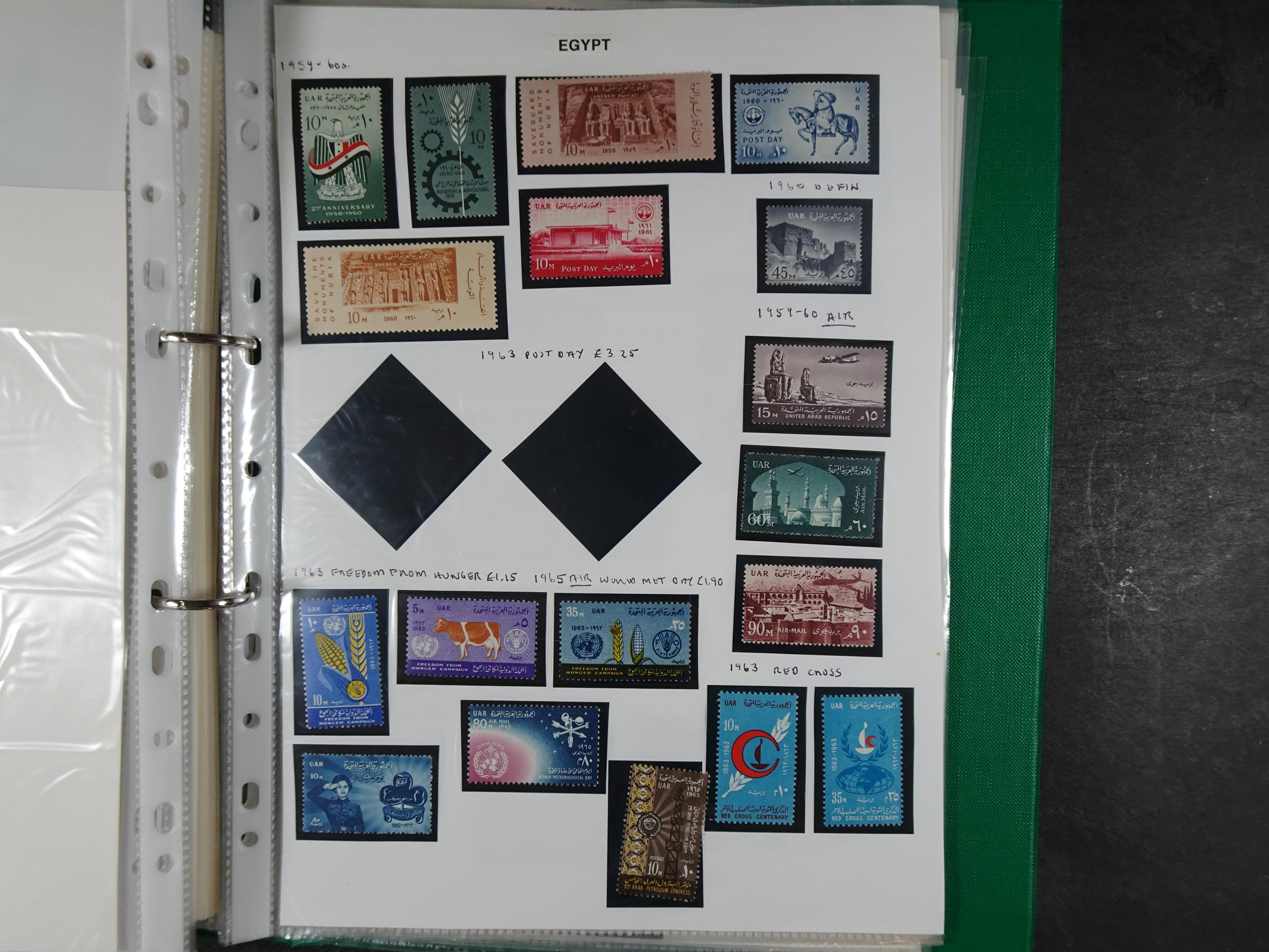 Redelijk compleet verzameling  zonder veel bijzonderdelen.
Veel 1e plakker. 223