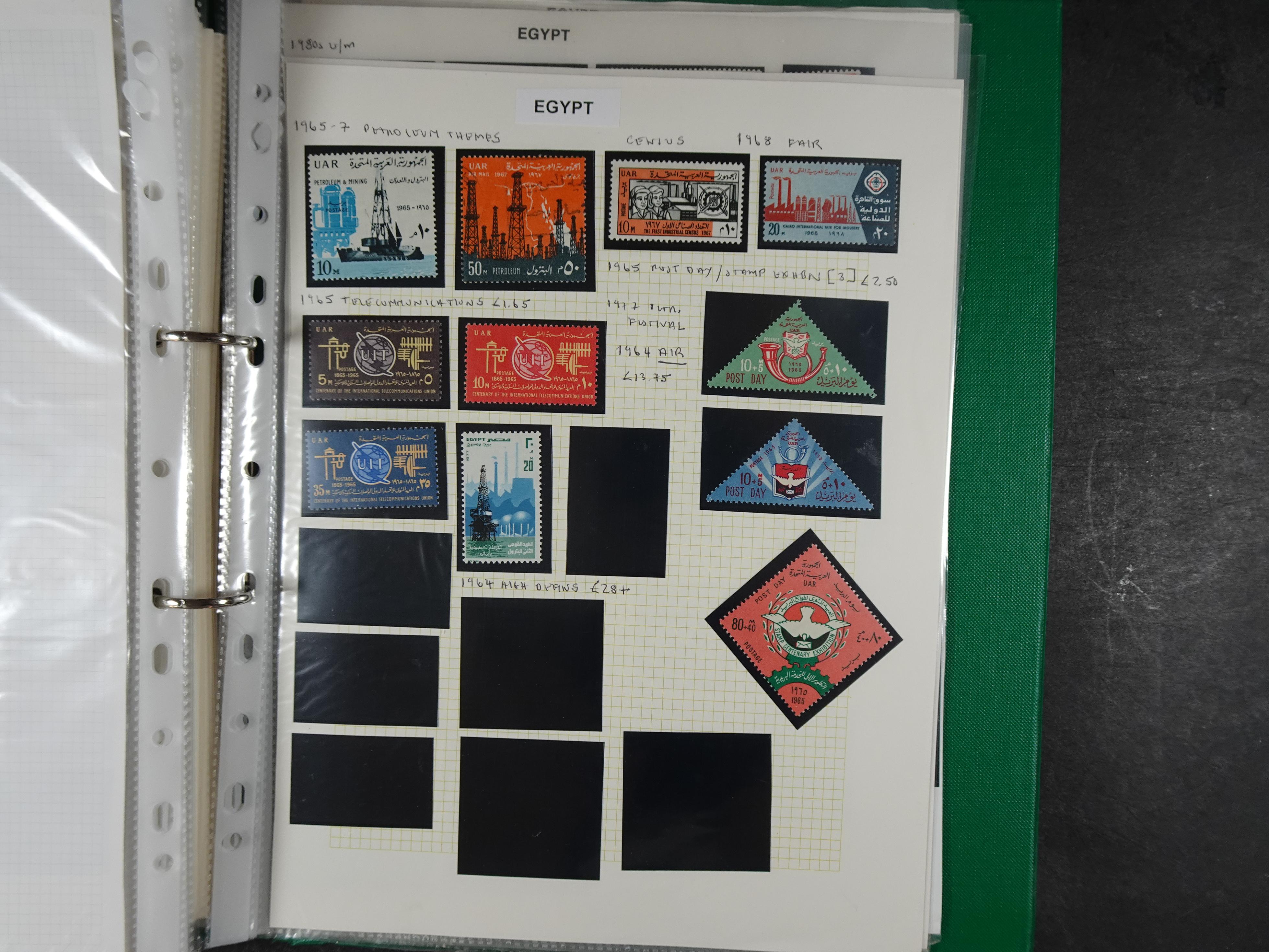 Redelijk compleet verzameling  zonder veel bijzonderdelen.
Veel 1e plakker. 224