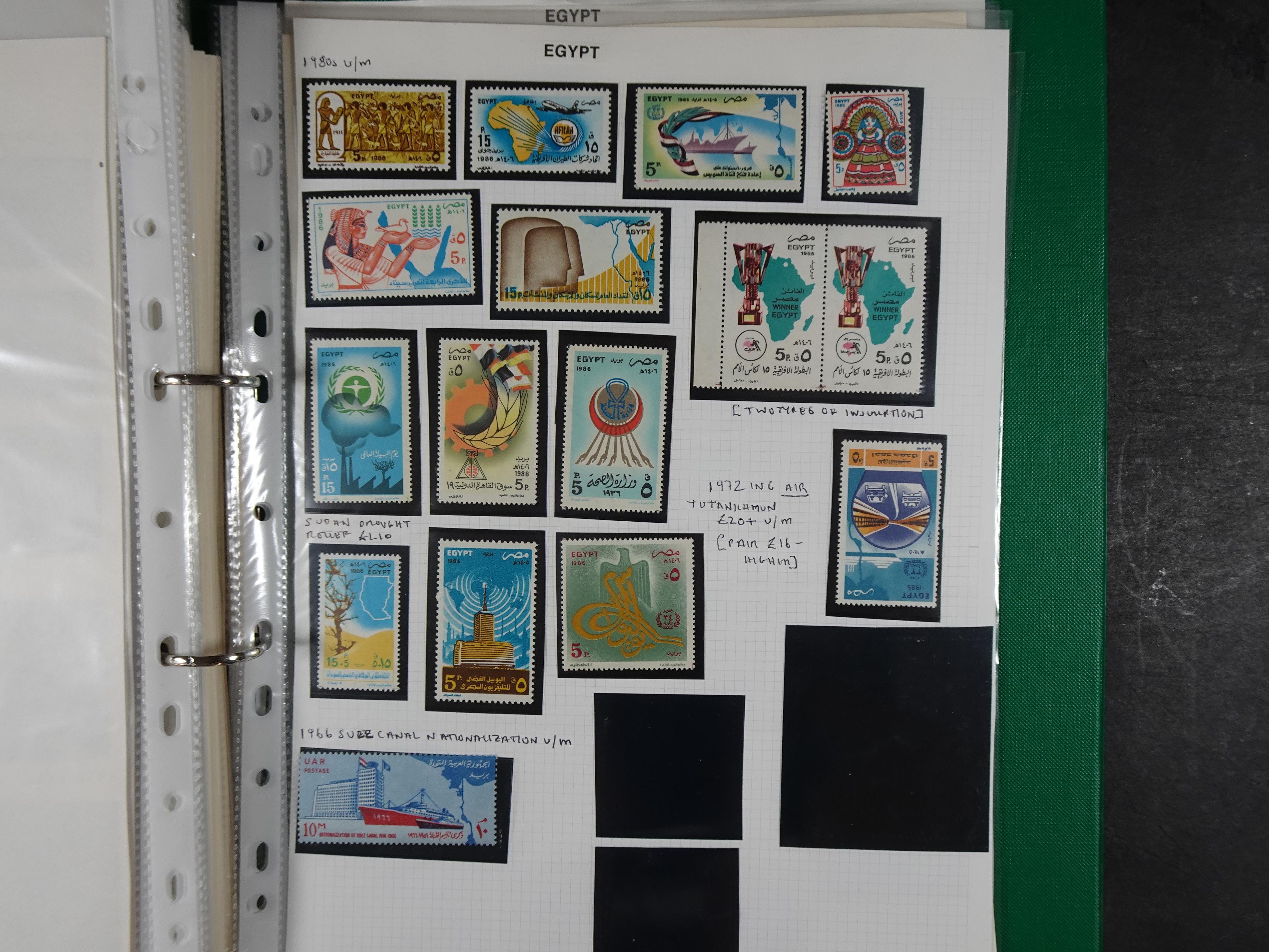 Redelijk compleet verzameling  zonder veel bijzonderdelen.
Veel 1e plakker. 226