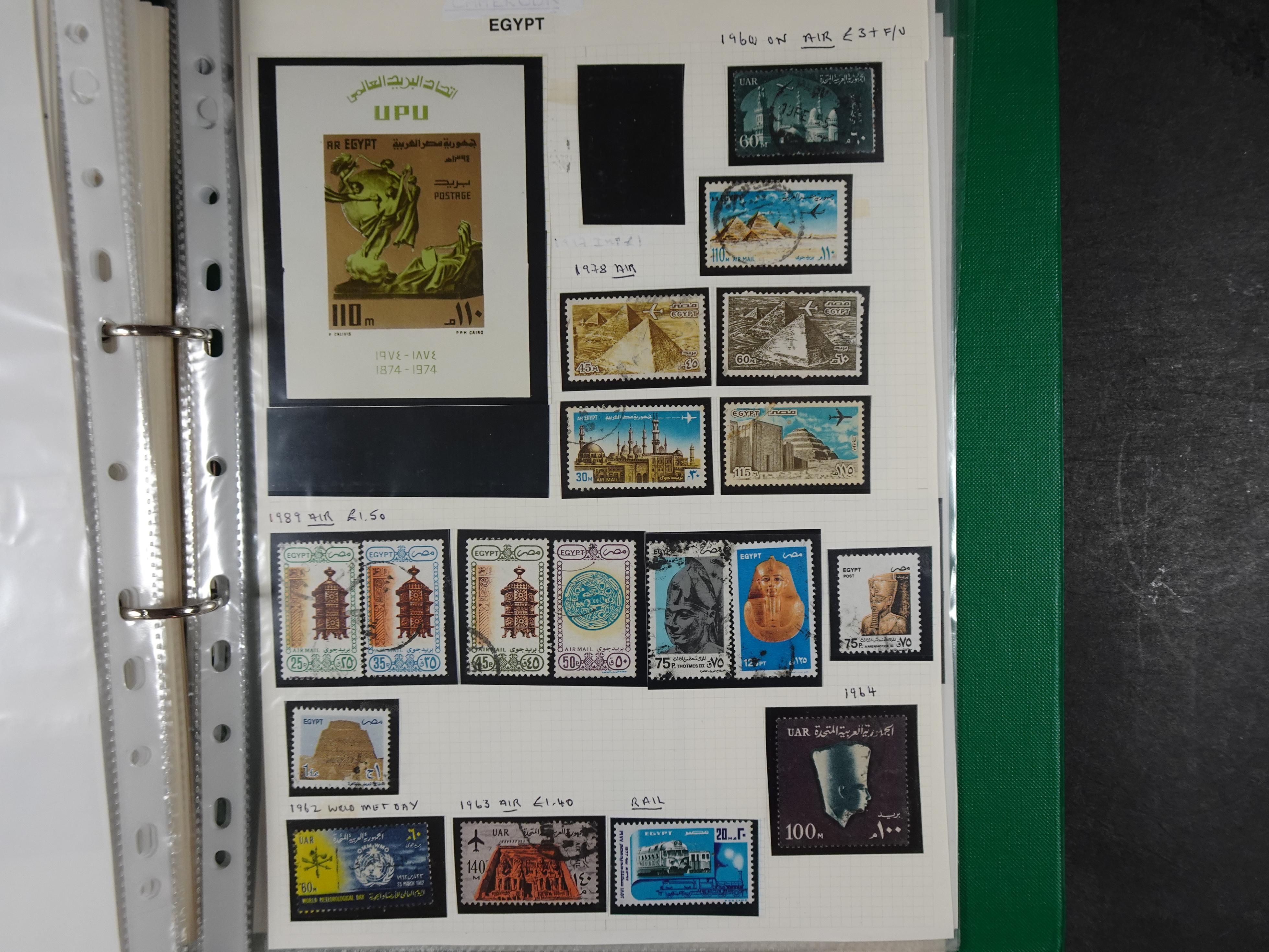 Redelijk compleet verzameling  zonder veel bijzonderdelen.
Veel 1e plakker. 227