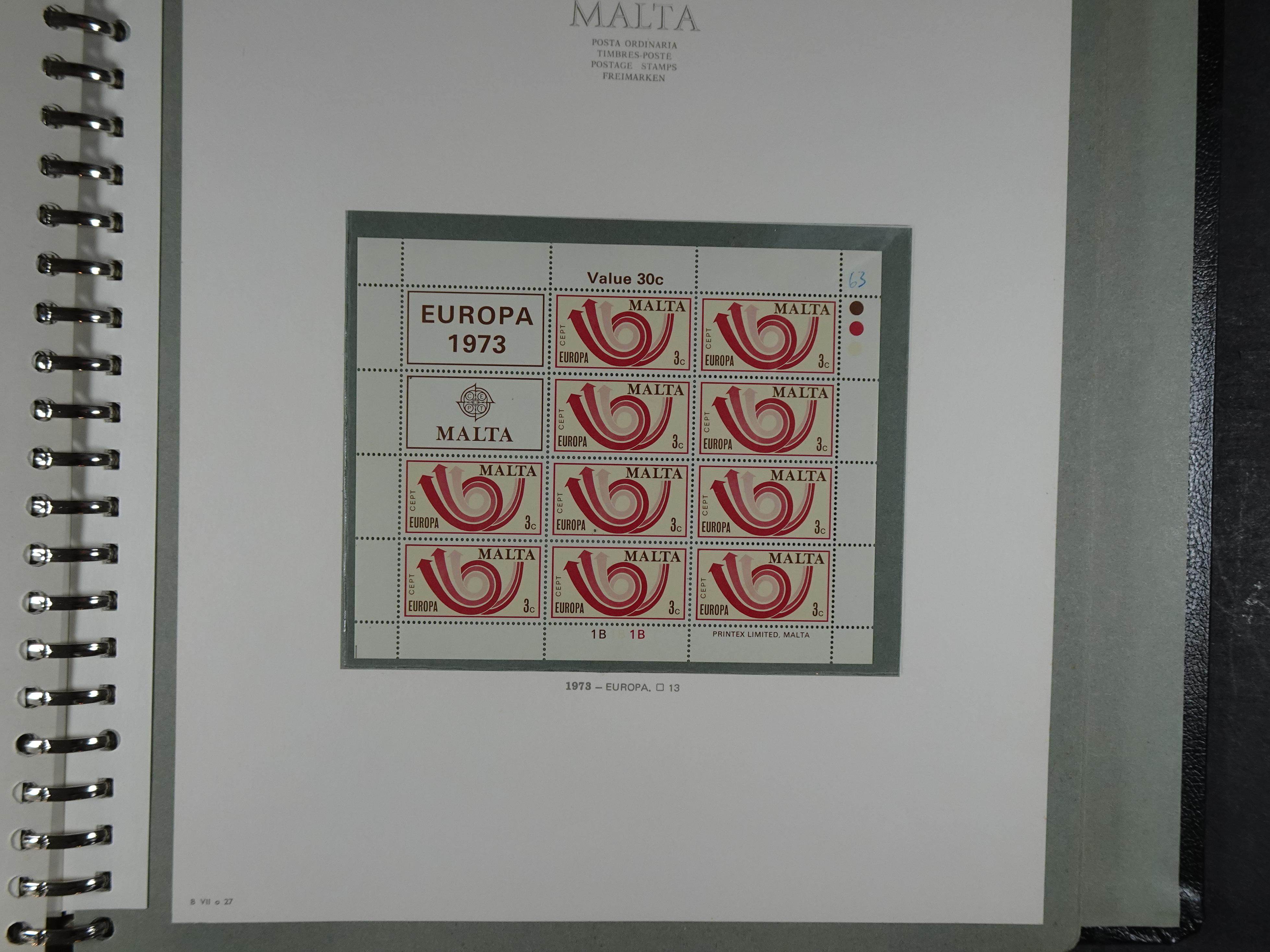 Compleet postfrisse verzameling 1964 - 1984 incl. blokken. 31