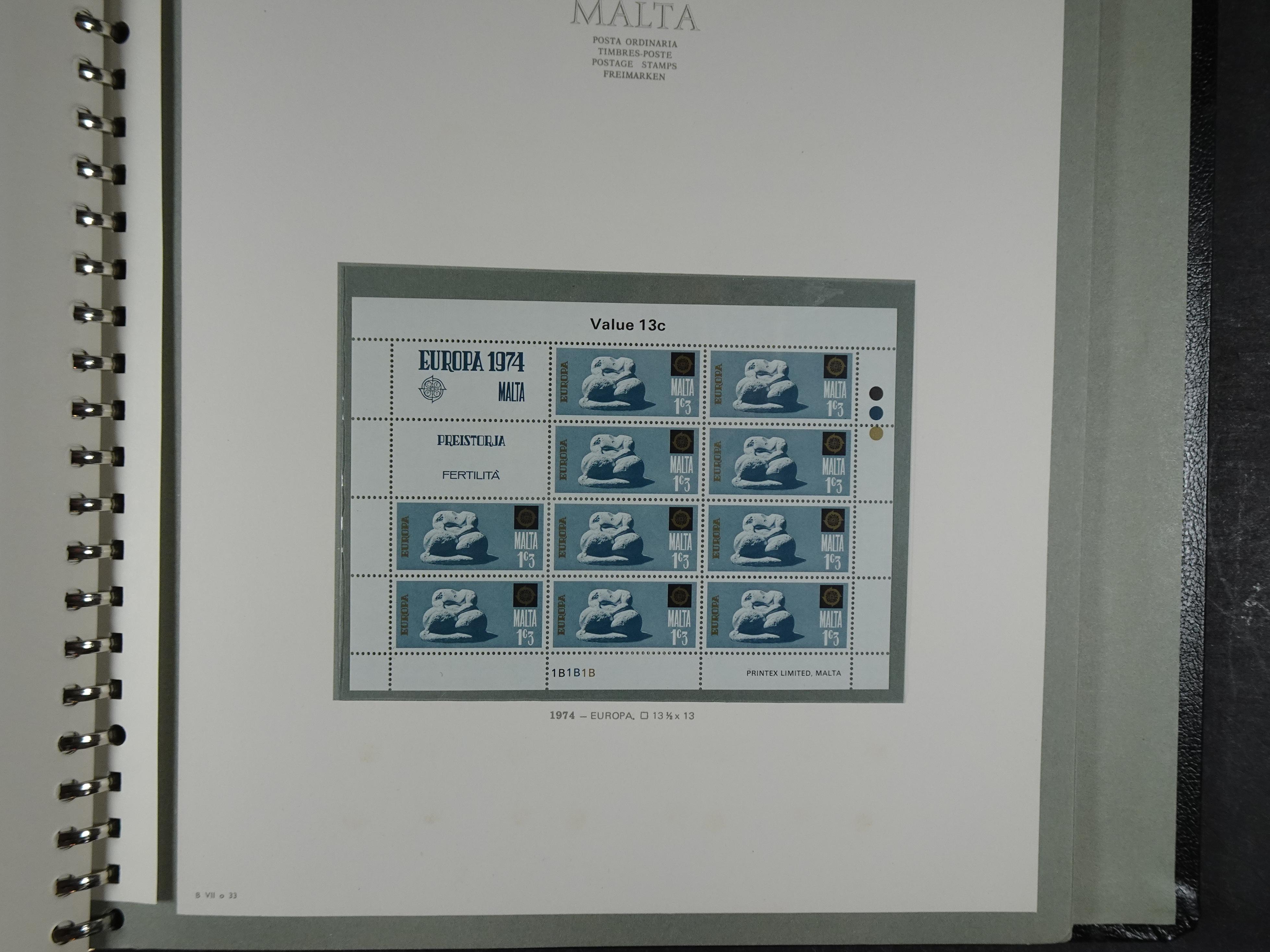 Compleet postfrisse verzameling 1964 - 1984 incl. blokken. 38