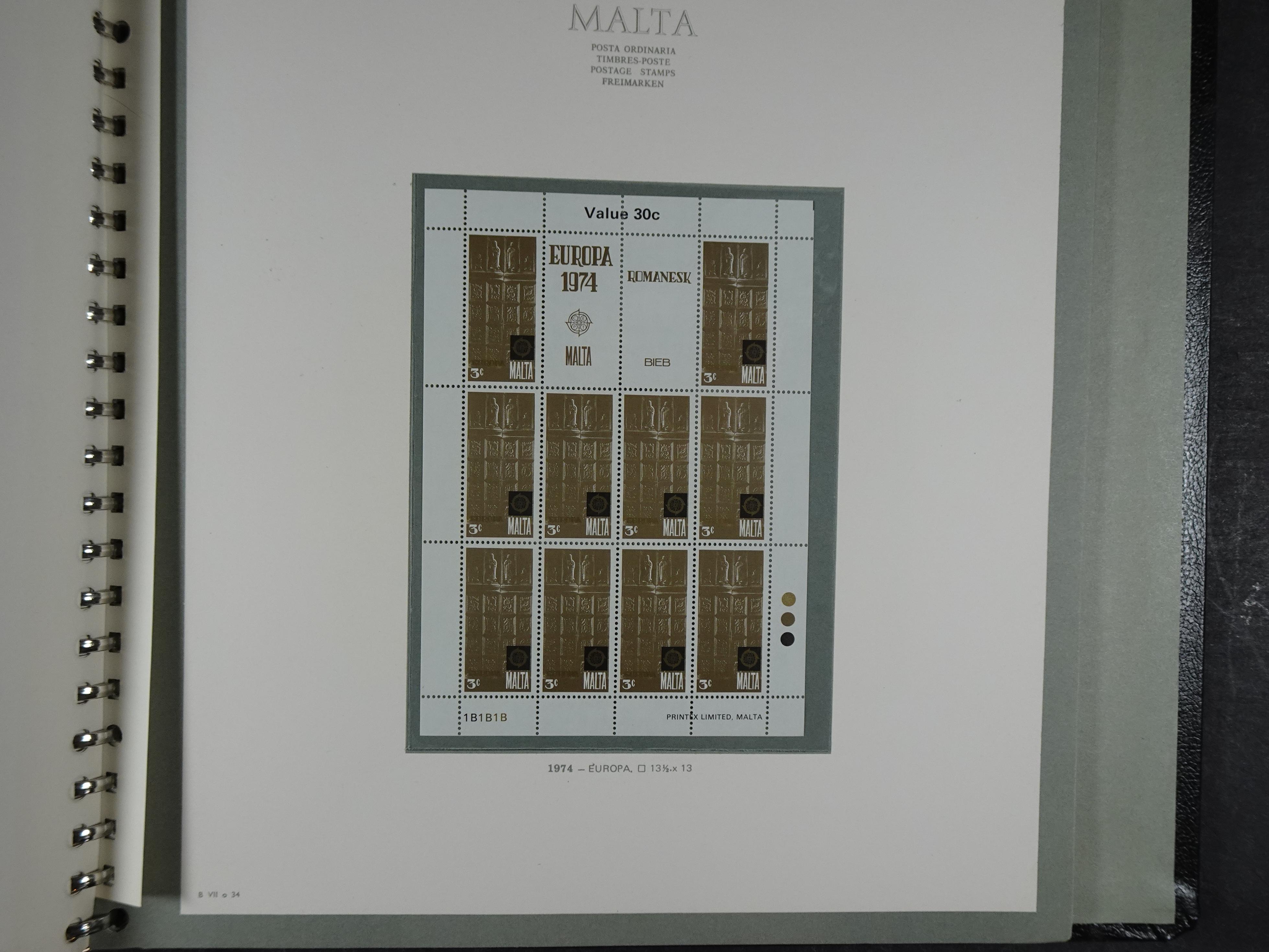 Compleet postfrisse verzameling 1964 - 1984 incl. blokken. 39