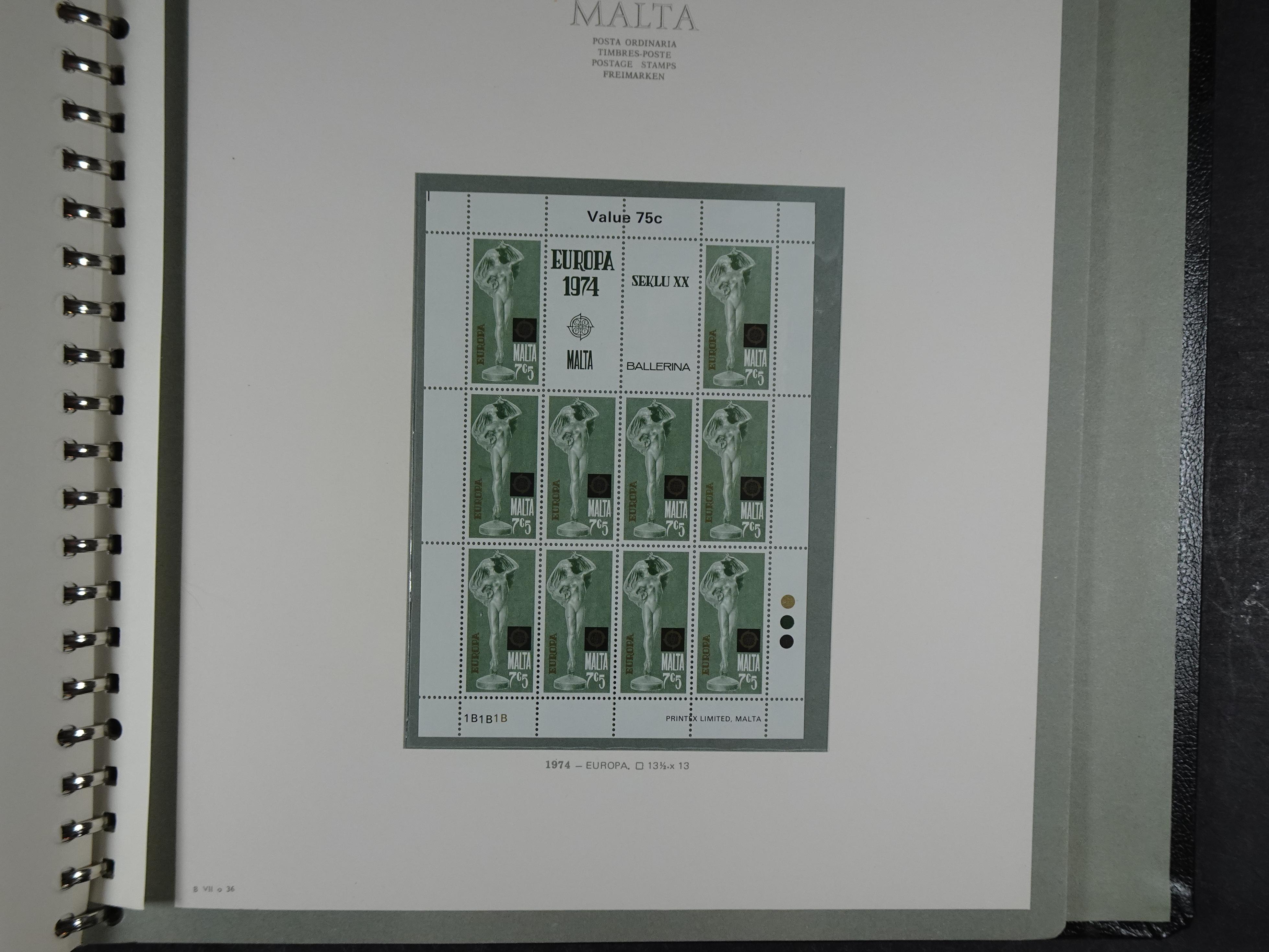 Compleet postfrisse verzameling 1964 - 1984 incl. blokken. 41