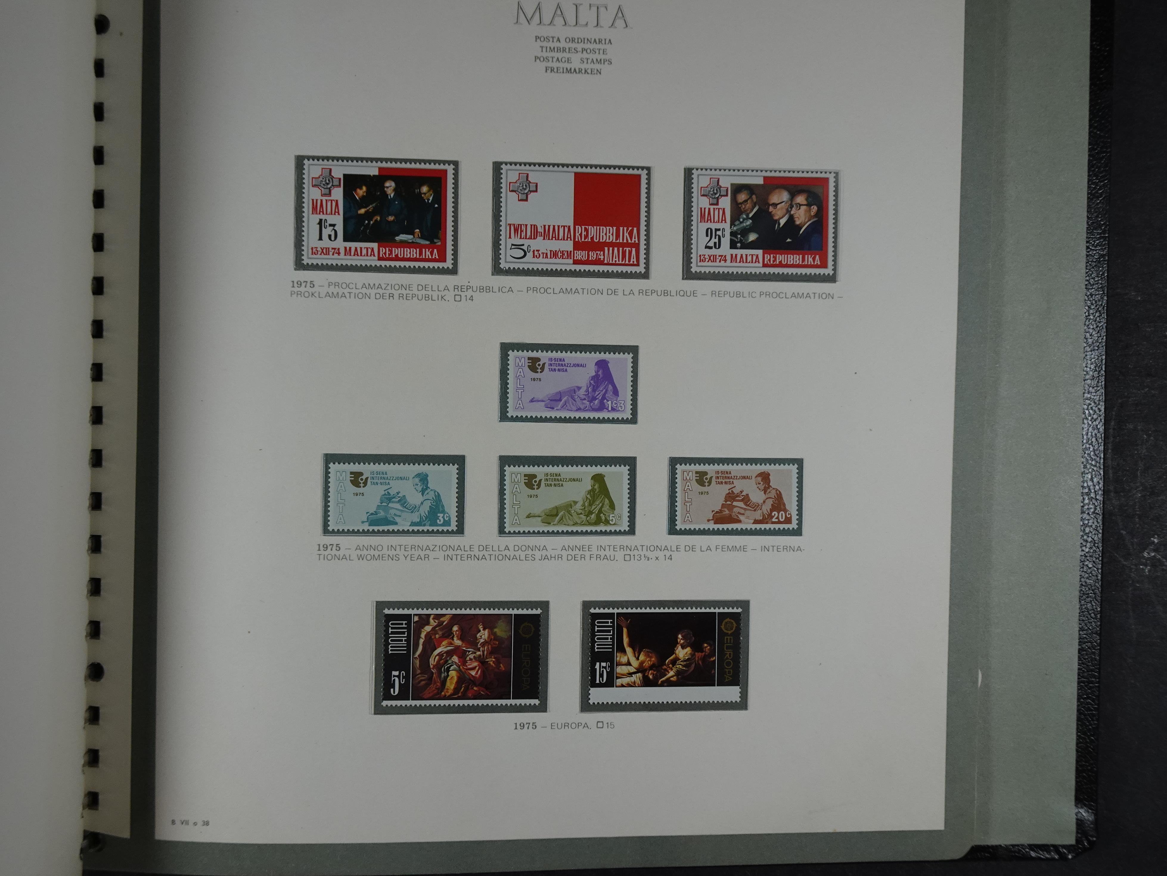 Compleet postfrisse verzameling 1964 - 1984 incl. blokken. 44