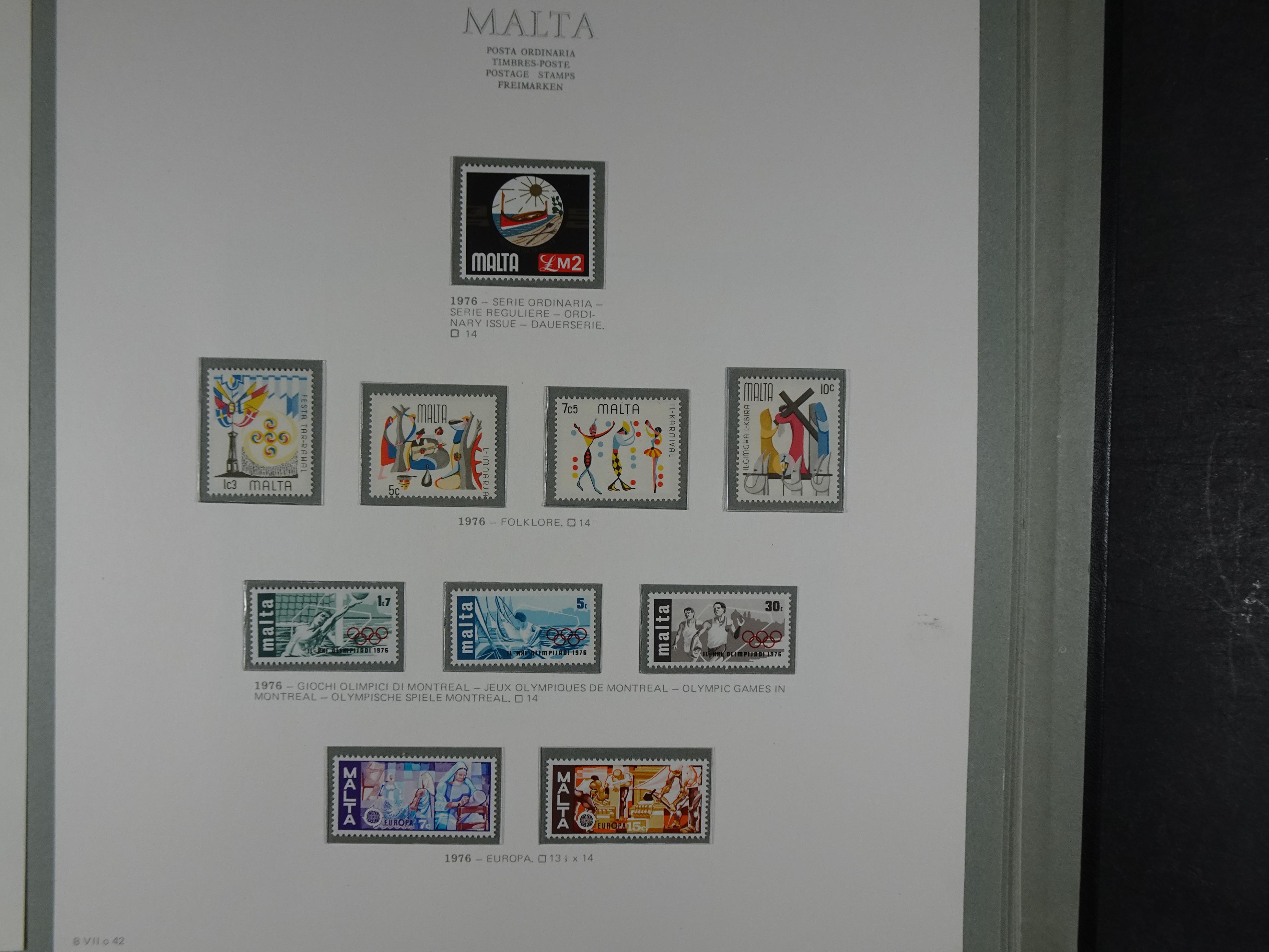 Compleet postfrisse verzameling 1964 - 1984 incl. blokken. 49