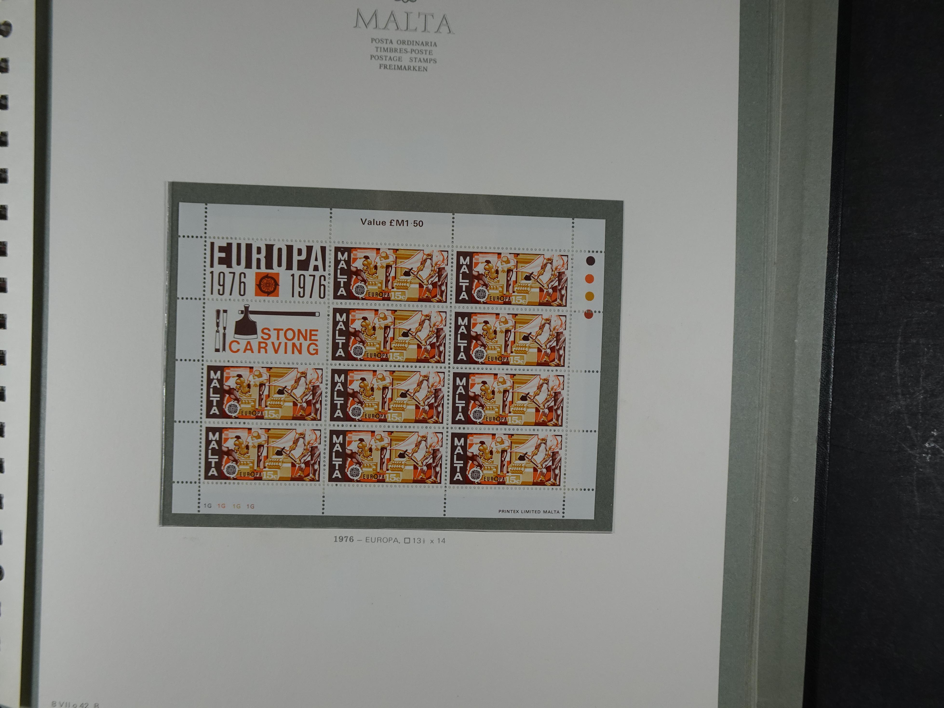 Compleet postfrisse verzameling 1964 - 1984 incl. blokken. 51