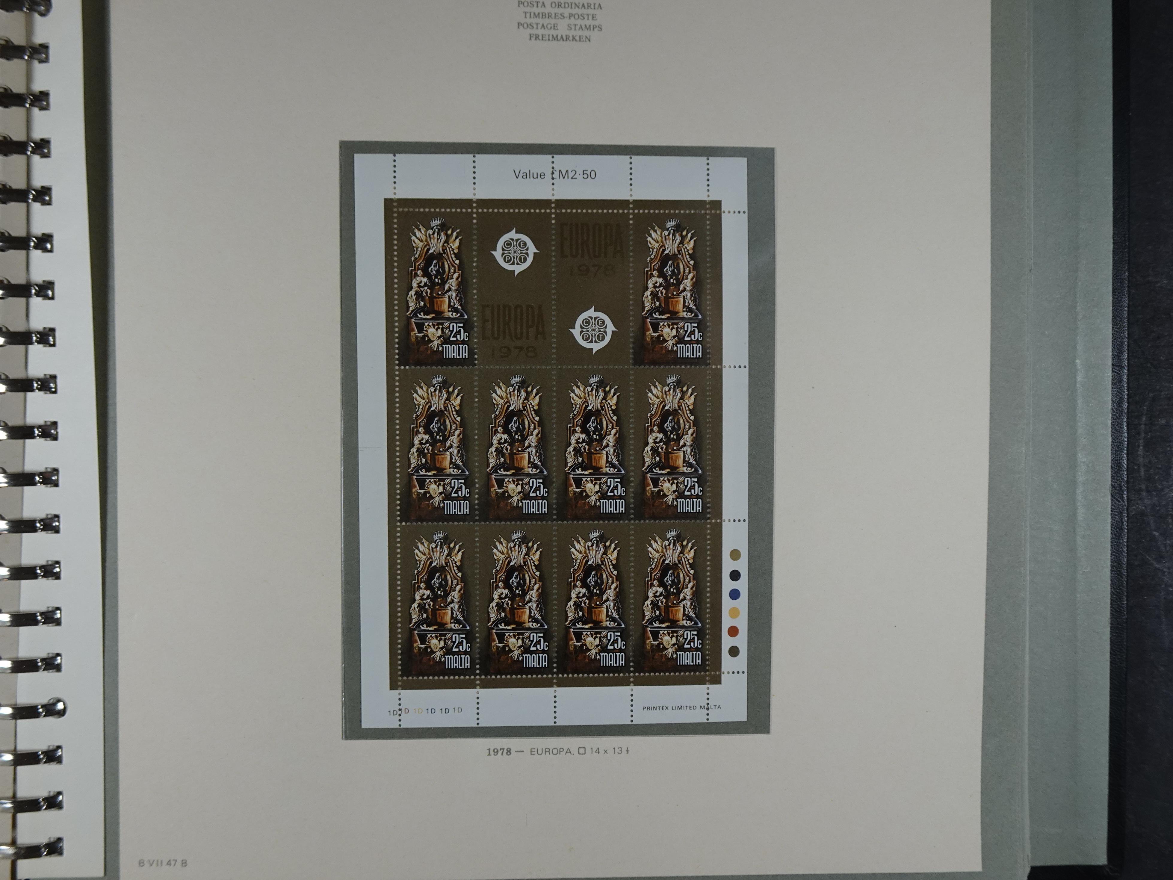 Compleet postfrisse verzameling 1964 - 1984 incl. blokken. 61