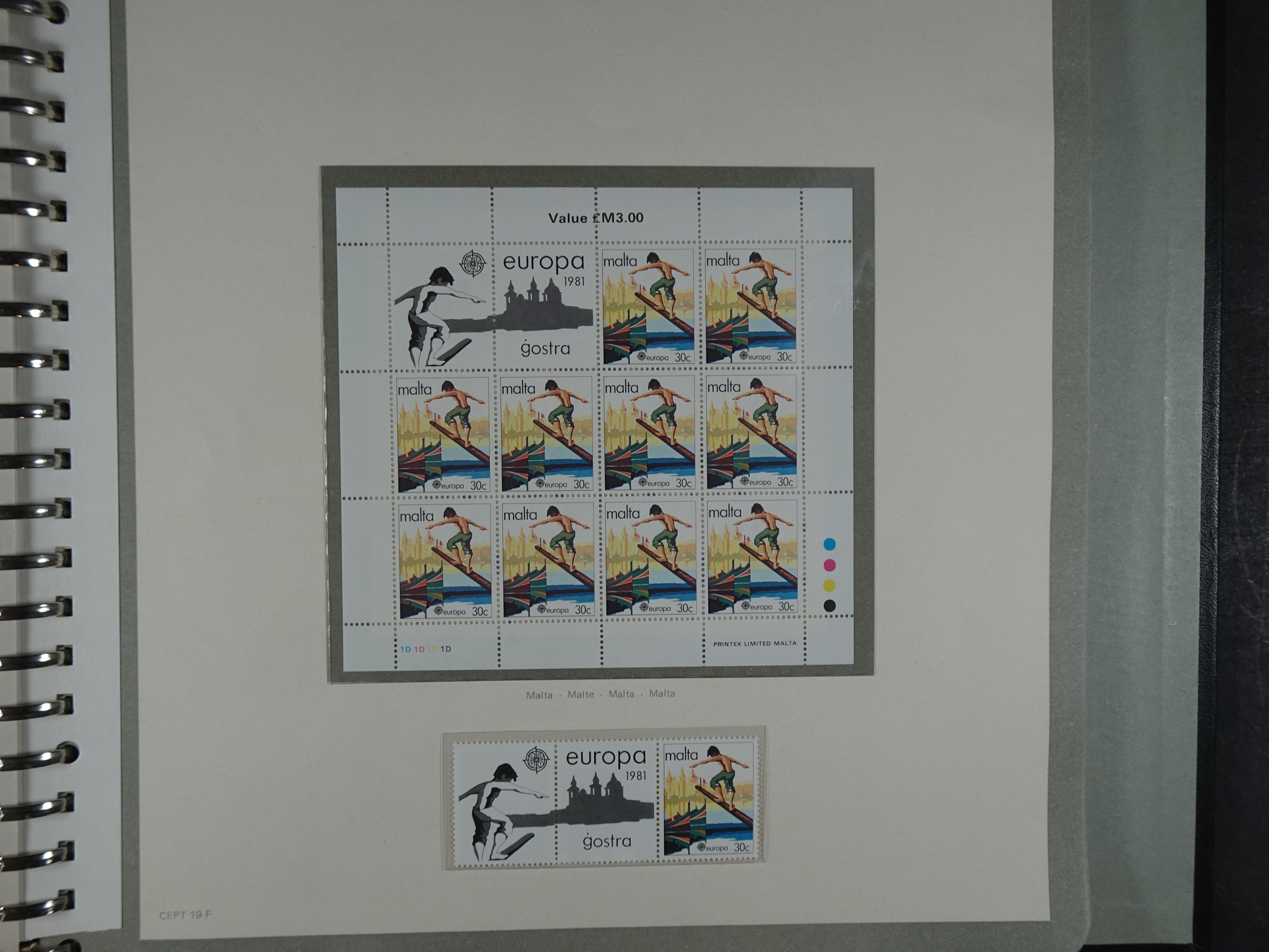 Compleet postfrisse verzameling 1964 - 1984 incl. blokken. 77