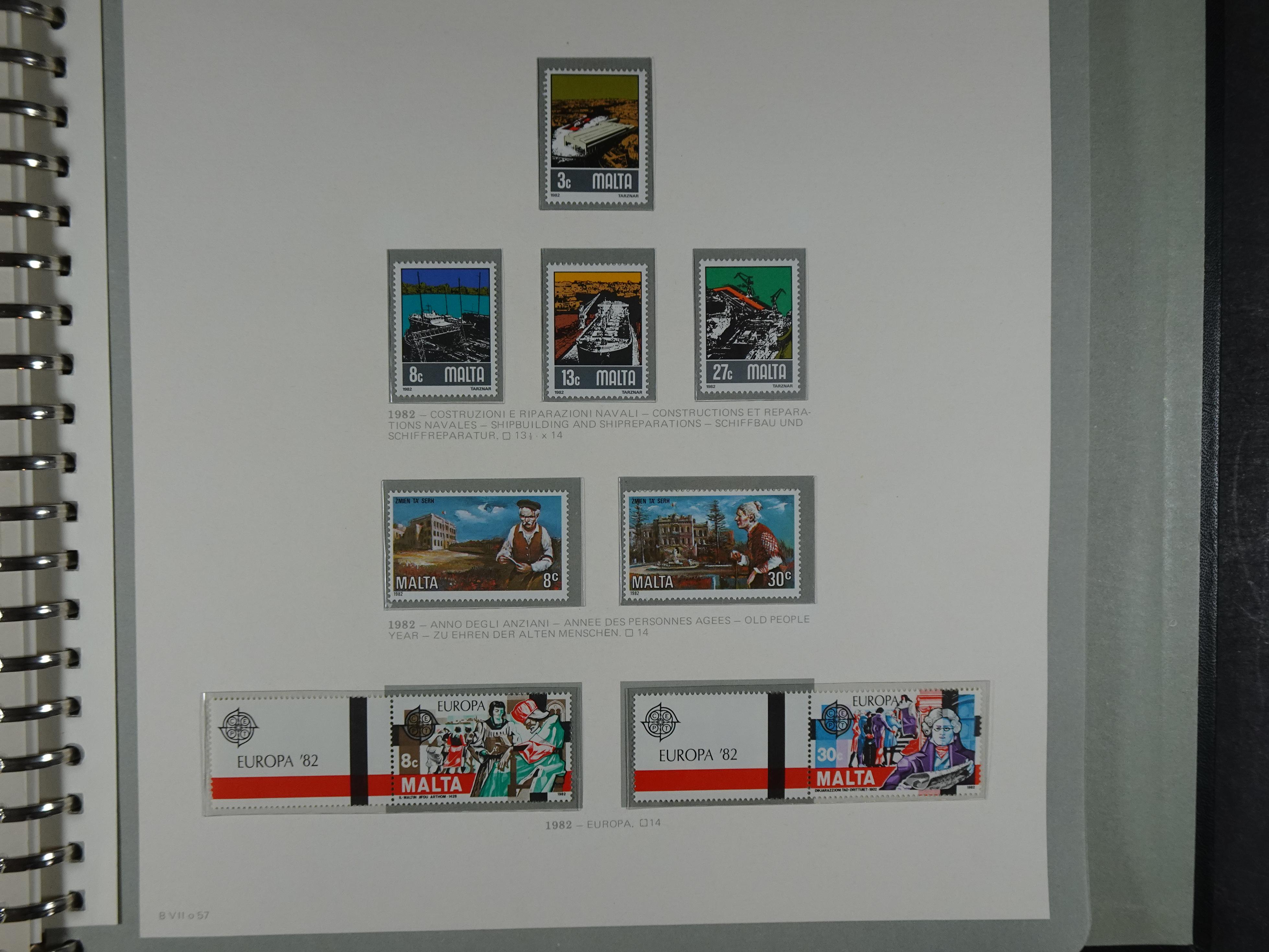 Compleet postfrisse verzameling 1964 - 1984 incl. blokken. 78