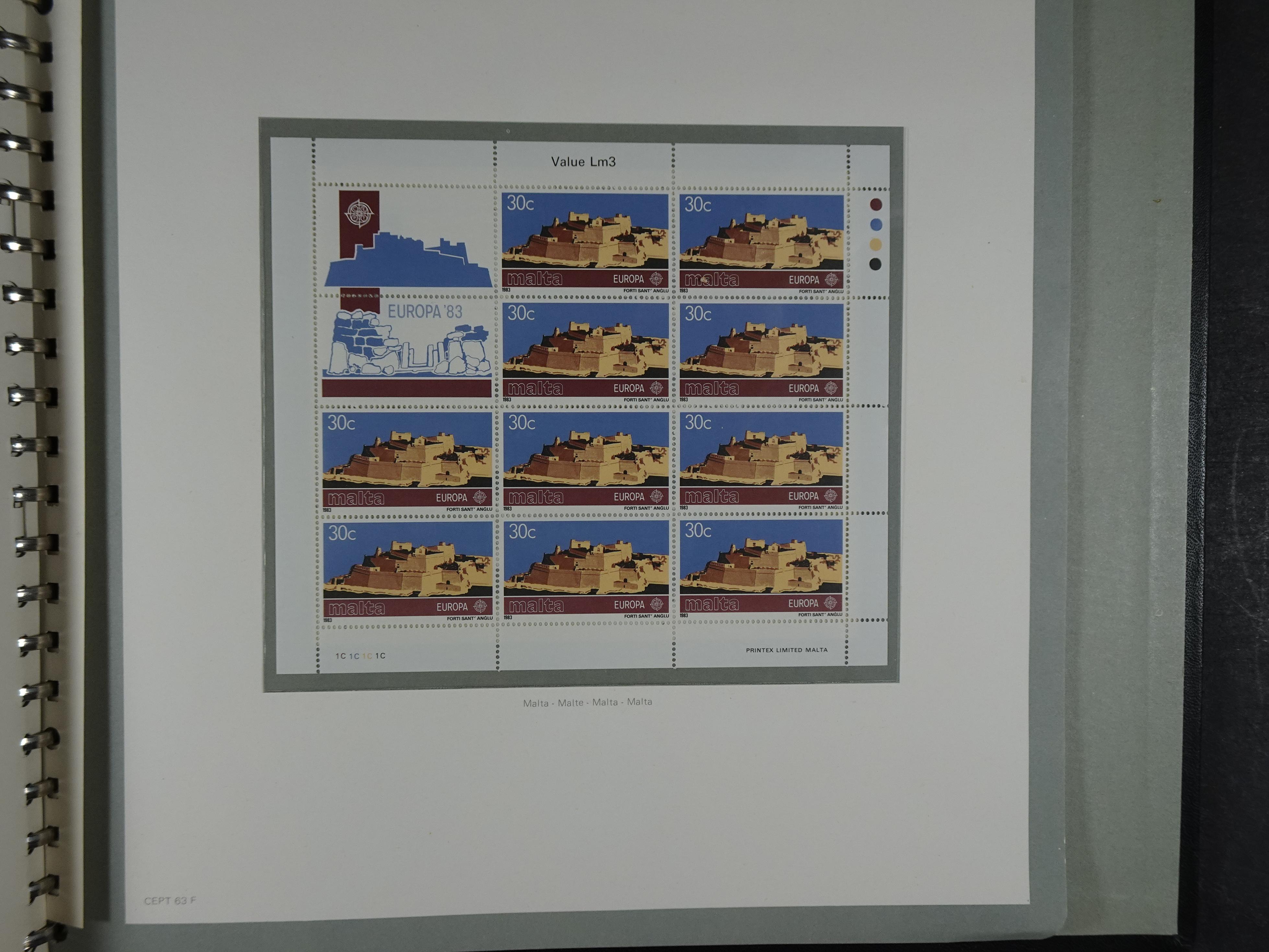 Compleet postfrisse verzameling 1964 - 1984 incl. blokken. 87